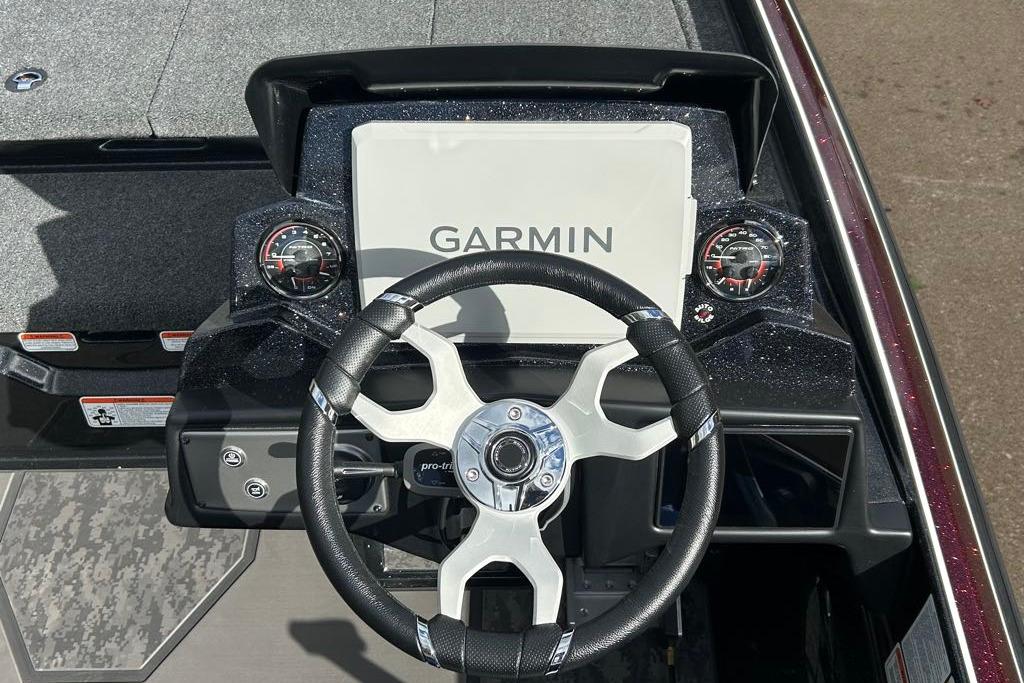2026 Nitro Z21 XL Pro boat dashboard with Garmin display and steering wheel.