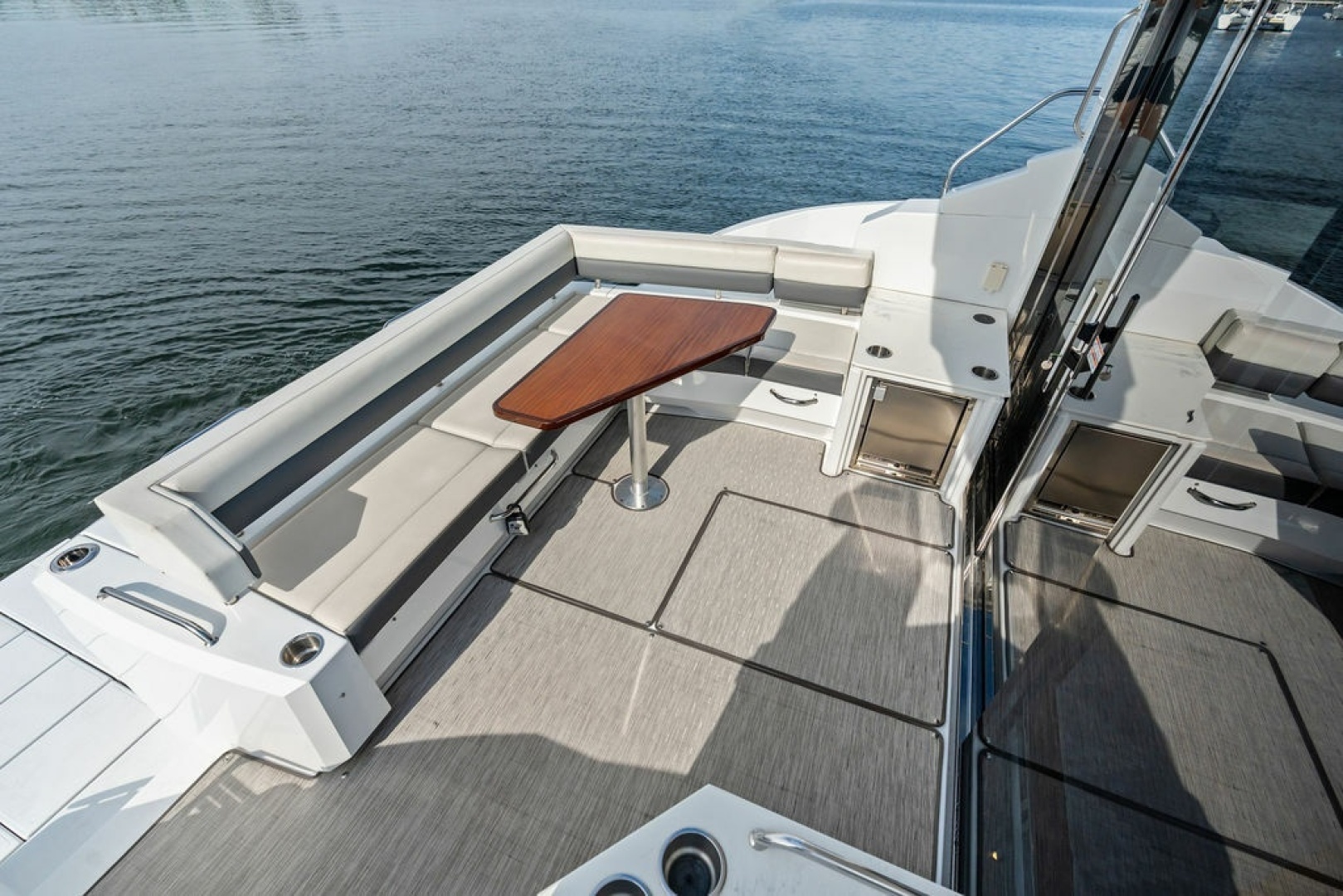 2022 Cruisers Yachts 46 CANTIUS - Image 18