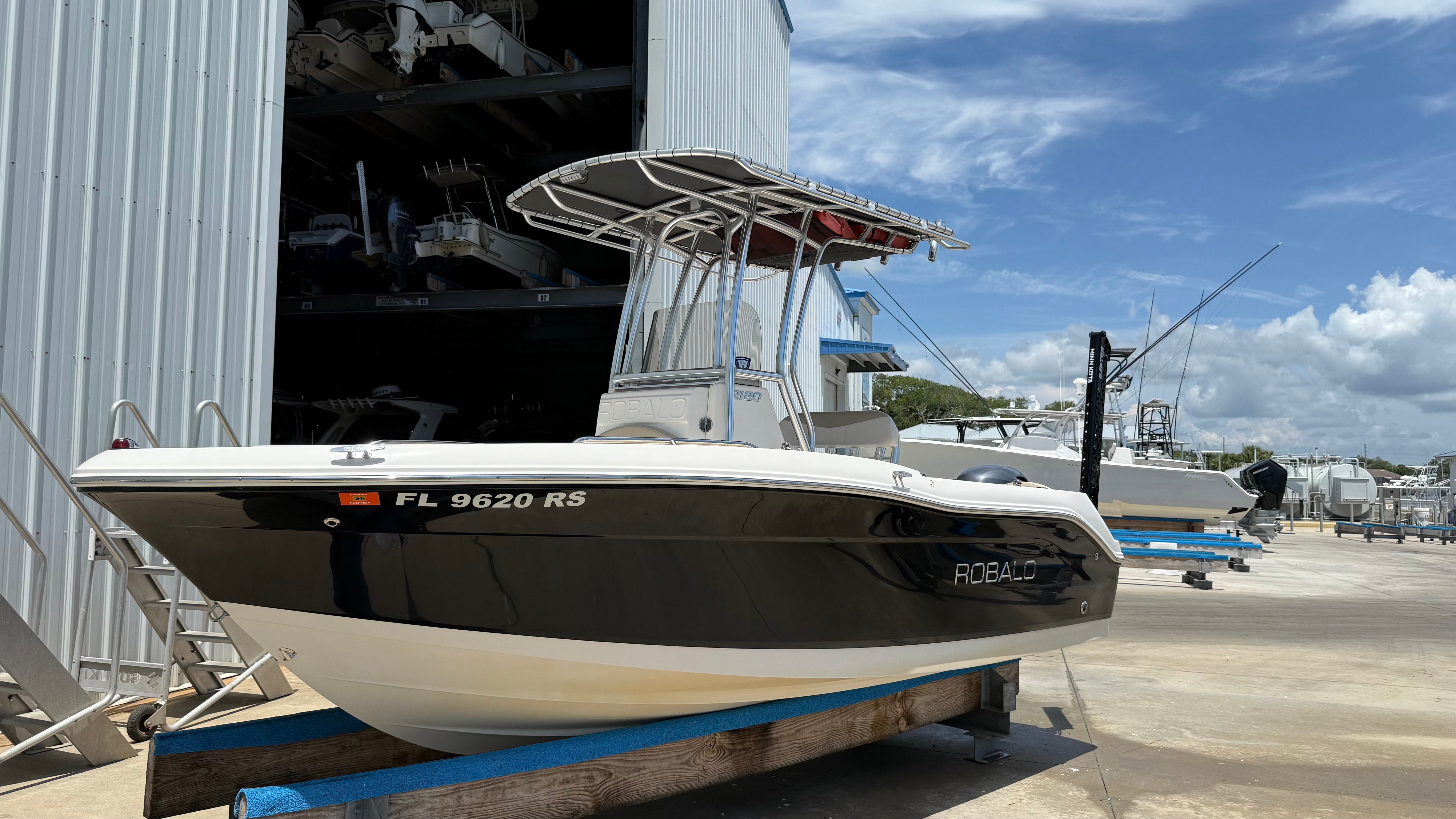 2017 Robalo R180 Center Console - 2