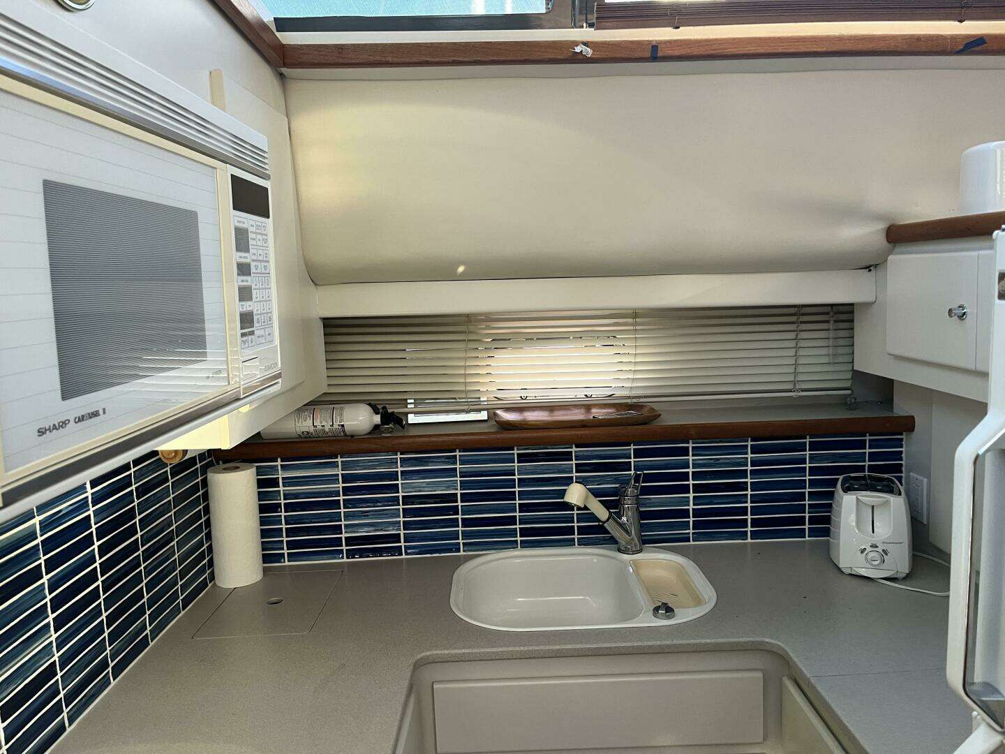 1995 Carver 440 Aft Cabin - Image 21
