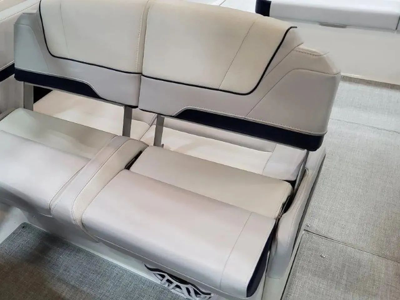 2025 Formula 330 Crossover Bowrider - 21