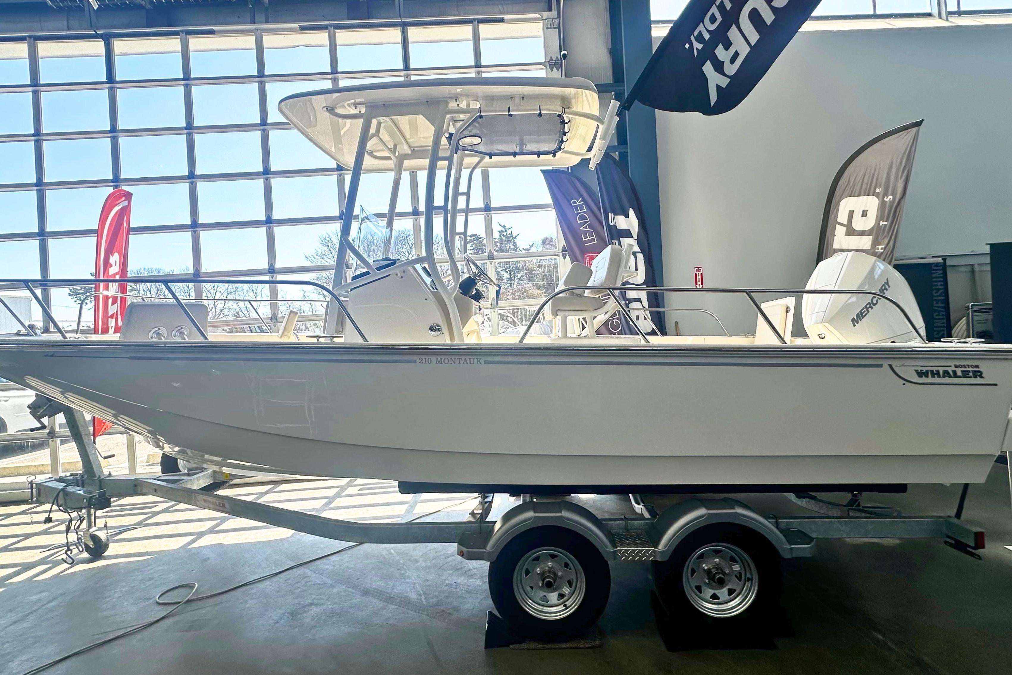 2026 Boston Whaler 210 Montauk