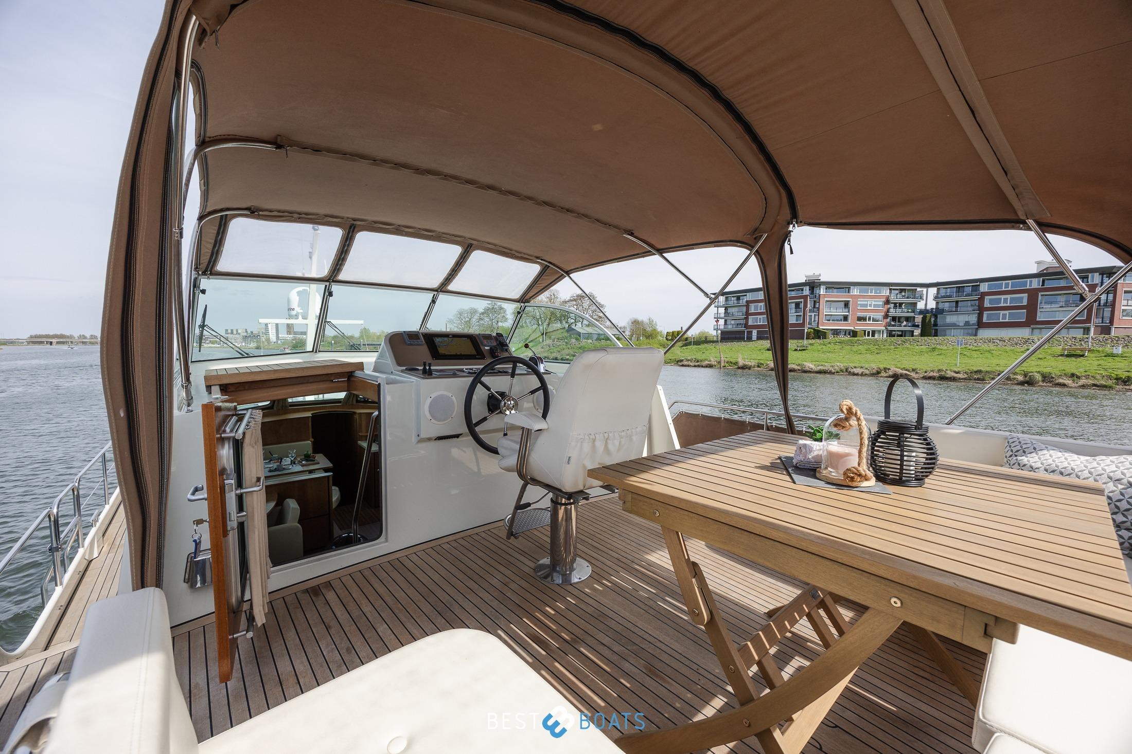 Linssen Grand Sturdy 43.9 AC 2010 yacht interior with helm and wooden table.