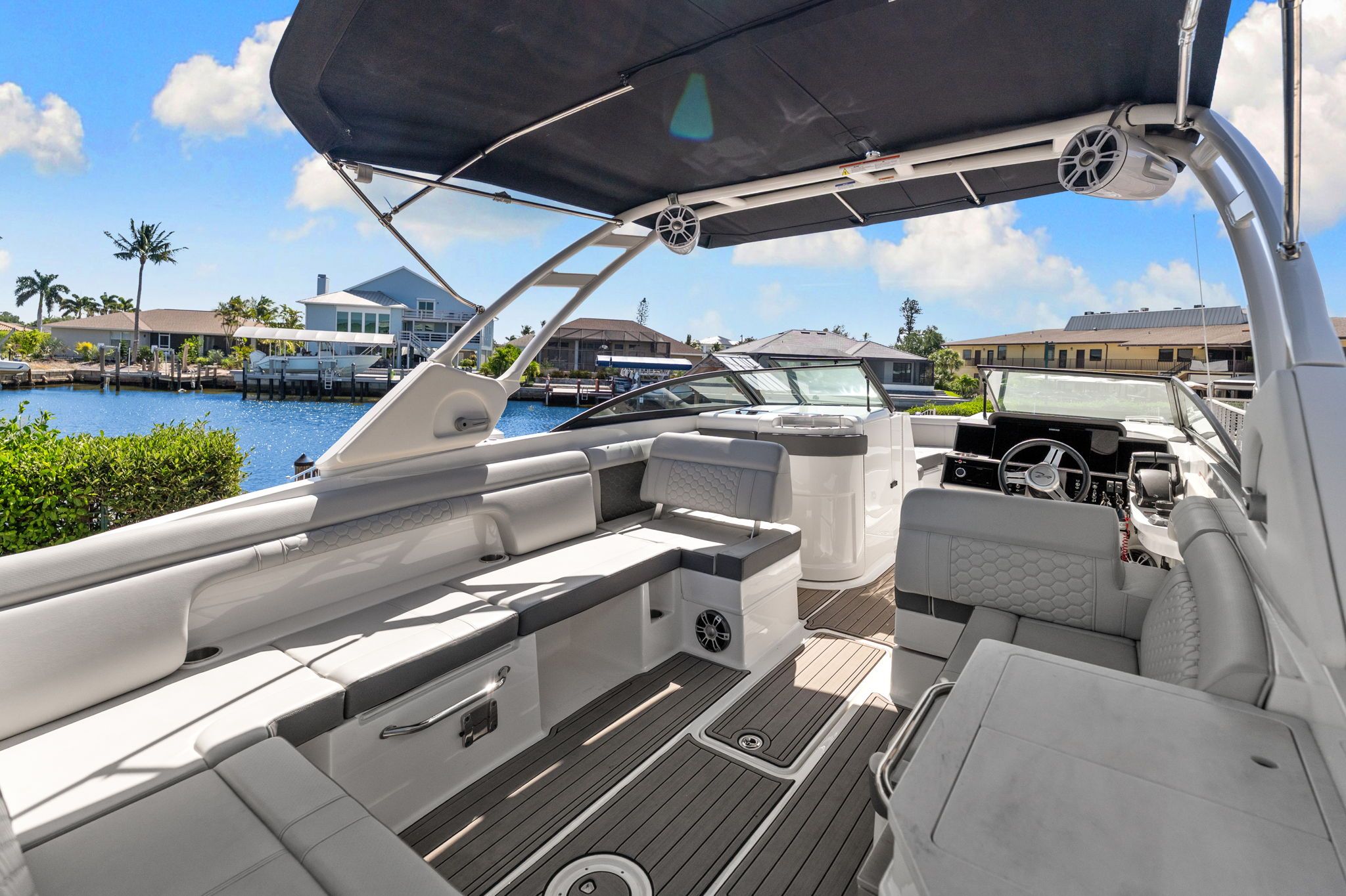 2023 Sea Ray SDX 290 Outboard - 34
