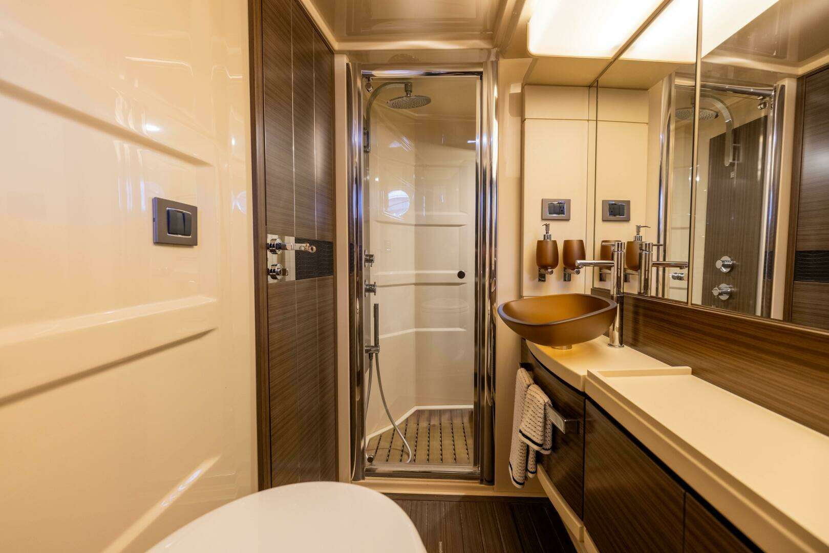 2015 Azimut 64 Flybridge - Image 22