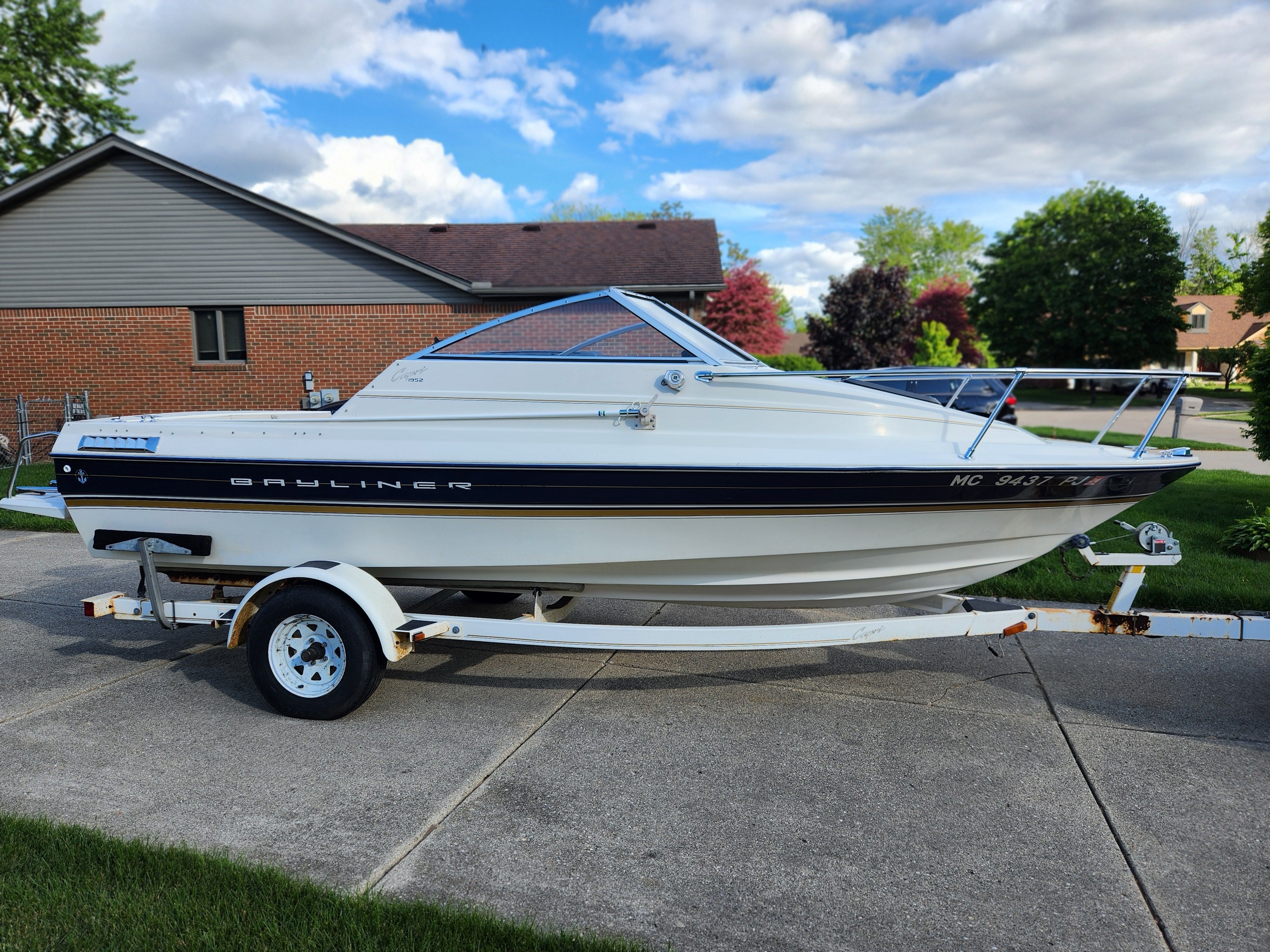 1996 Bayliner 1952 Capri Cuddy - 2