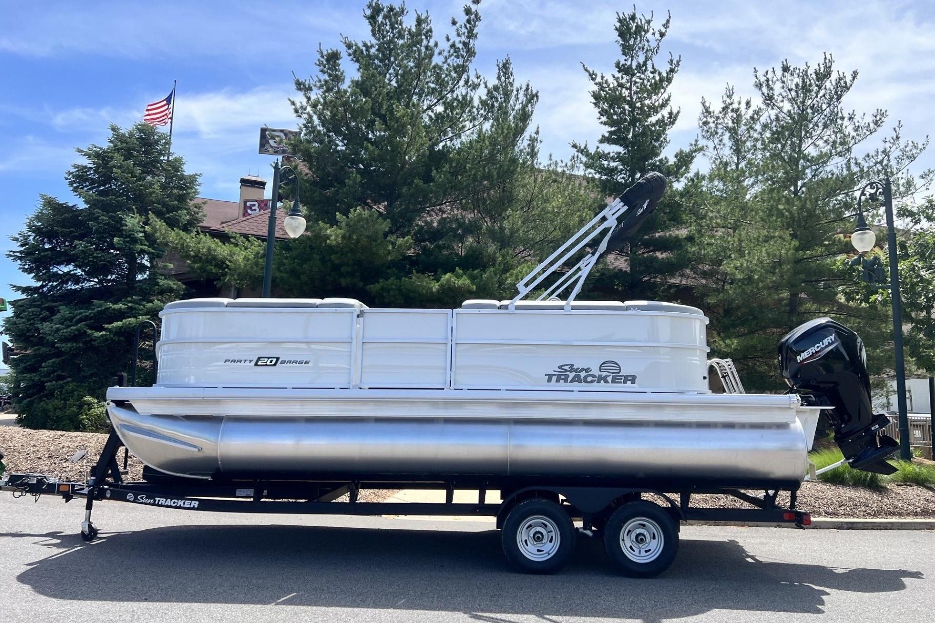 2026 Sun Tracker Party Barge 20 DLX
