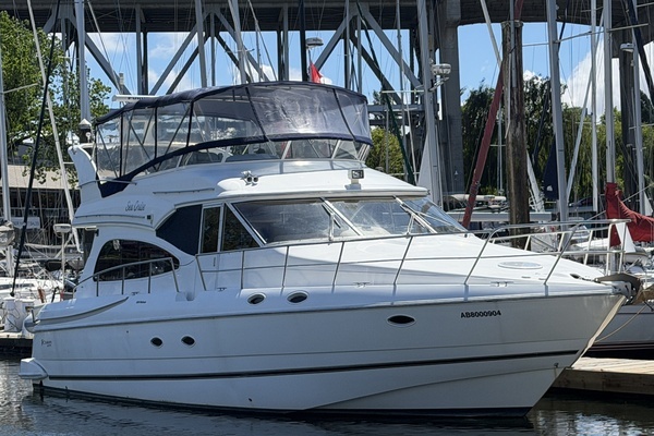 2001 Cruisers Yachts 5000 Pilothouse