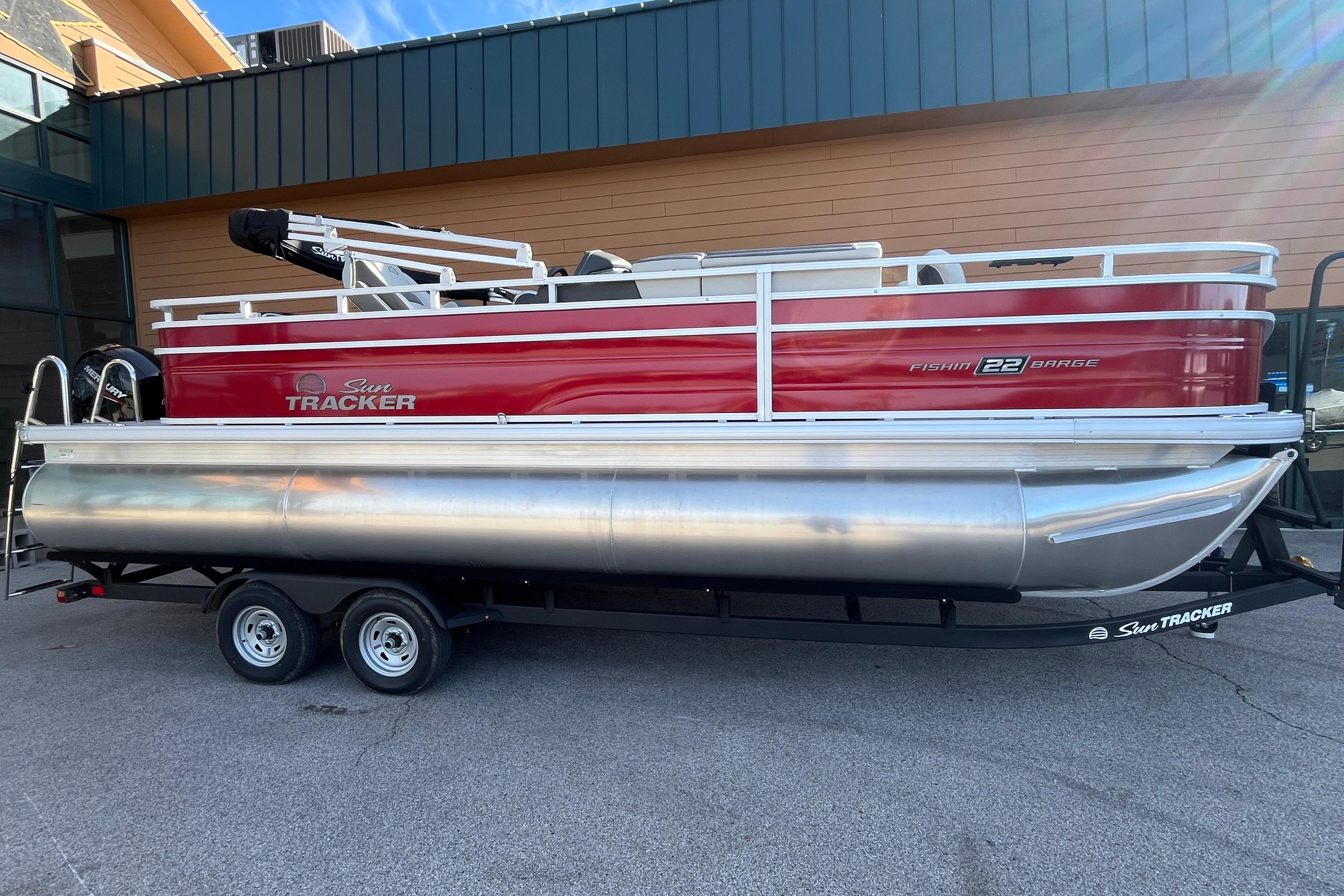 2026 Sun Tracker Fishin' Barge 22 XP3