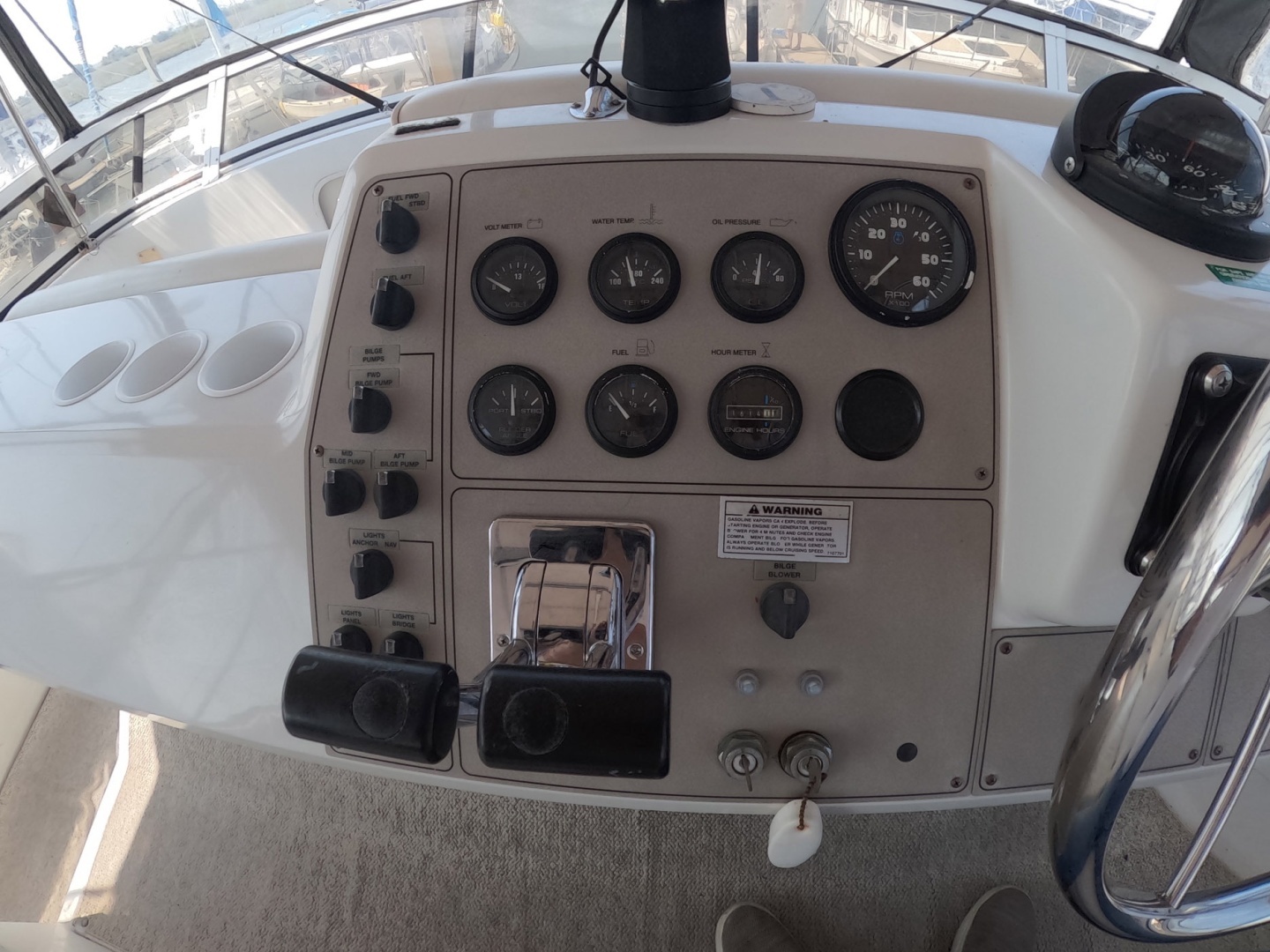 2000 Carver 406 Motor Yacht - Image 25