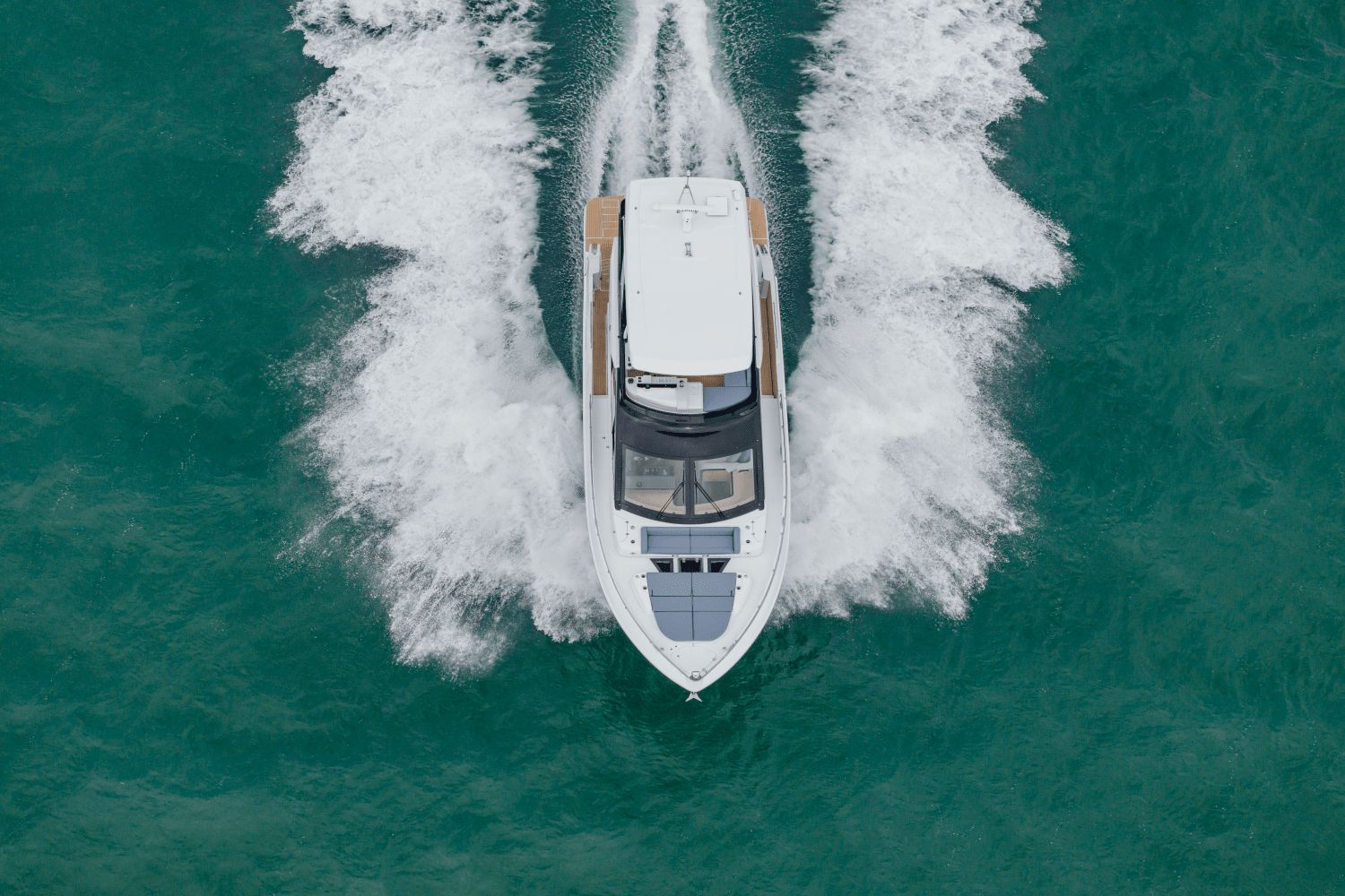 2027 Cruisers Yachts 57 Fly - 4