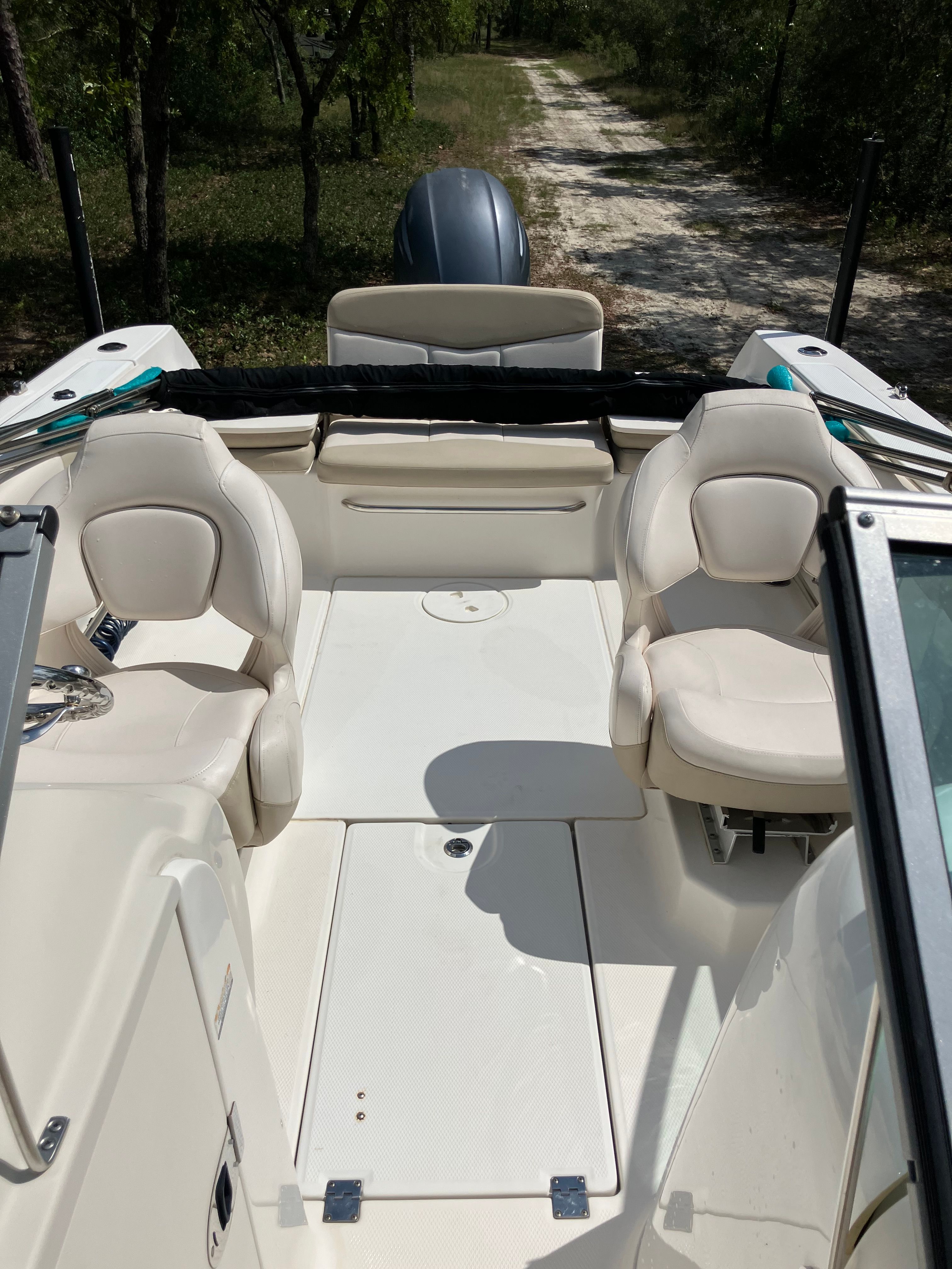 2017 Robalo R207 Dual Console - 8