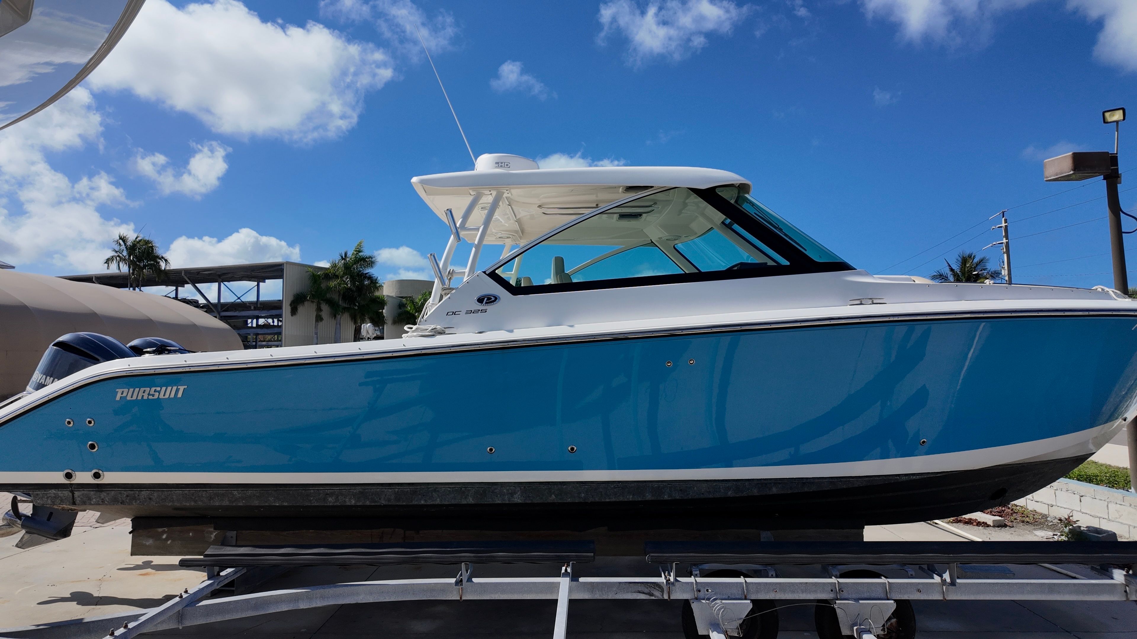 2018 Pursuit DC 325 Dual Console