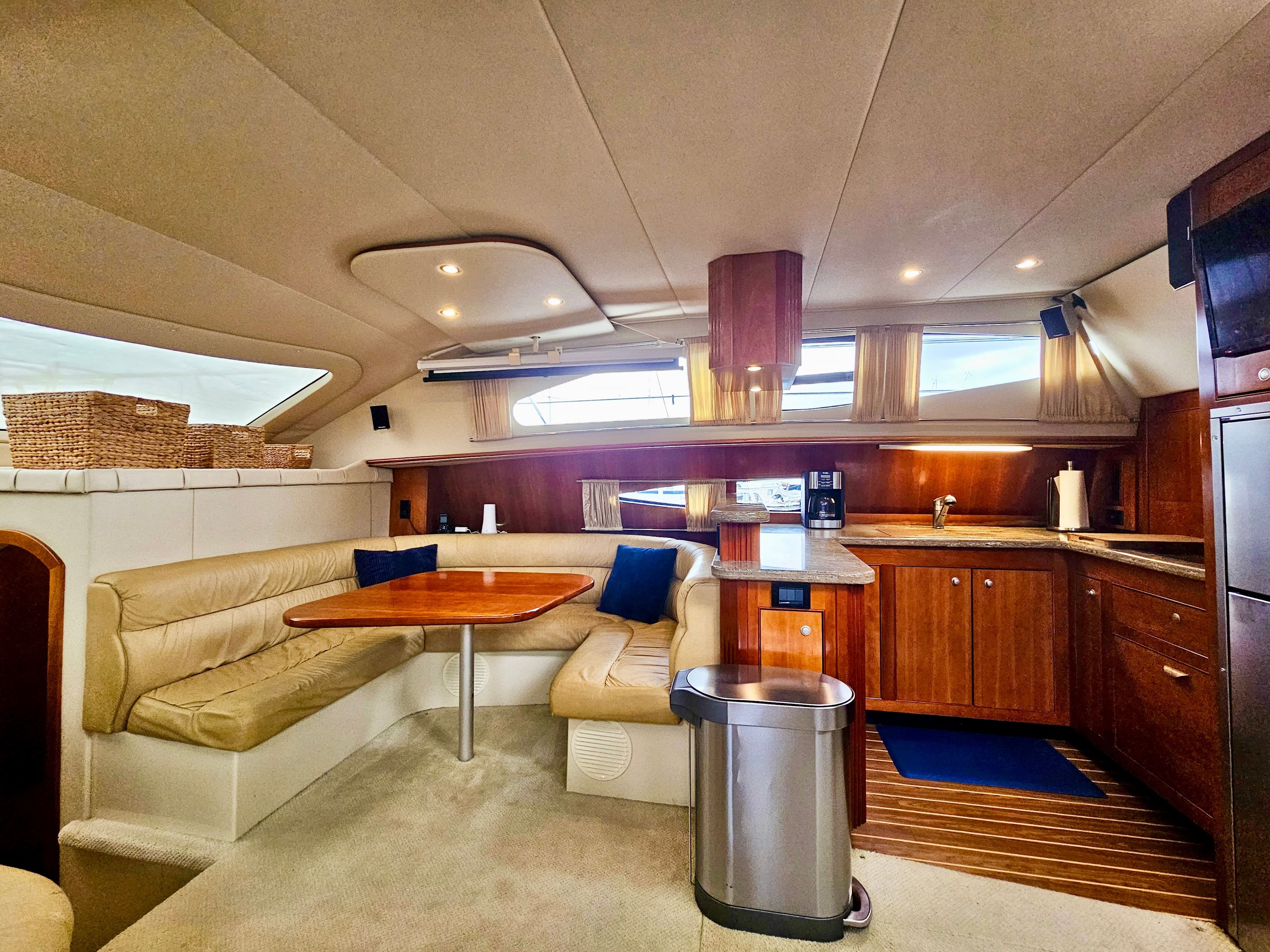 2008 Cruisers Yachts 455 Express Motoryacht - 20