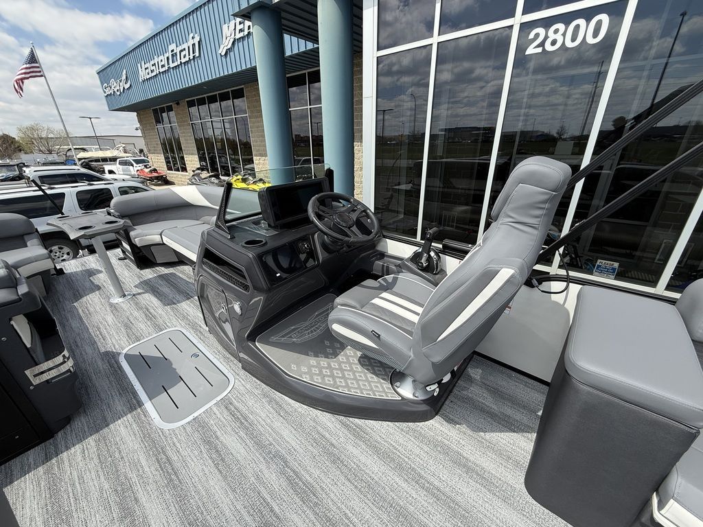 2026 Bennington 24 M Sport Lounge - 30