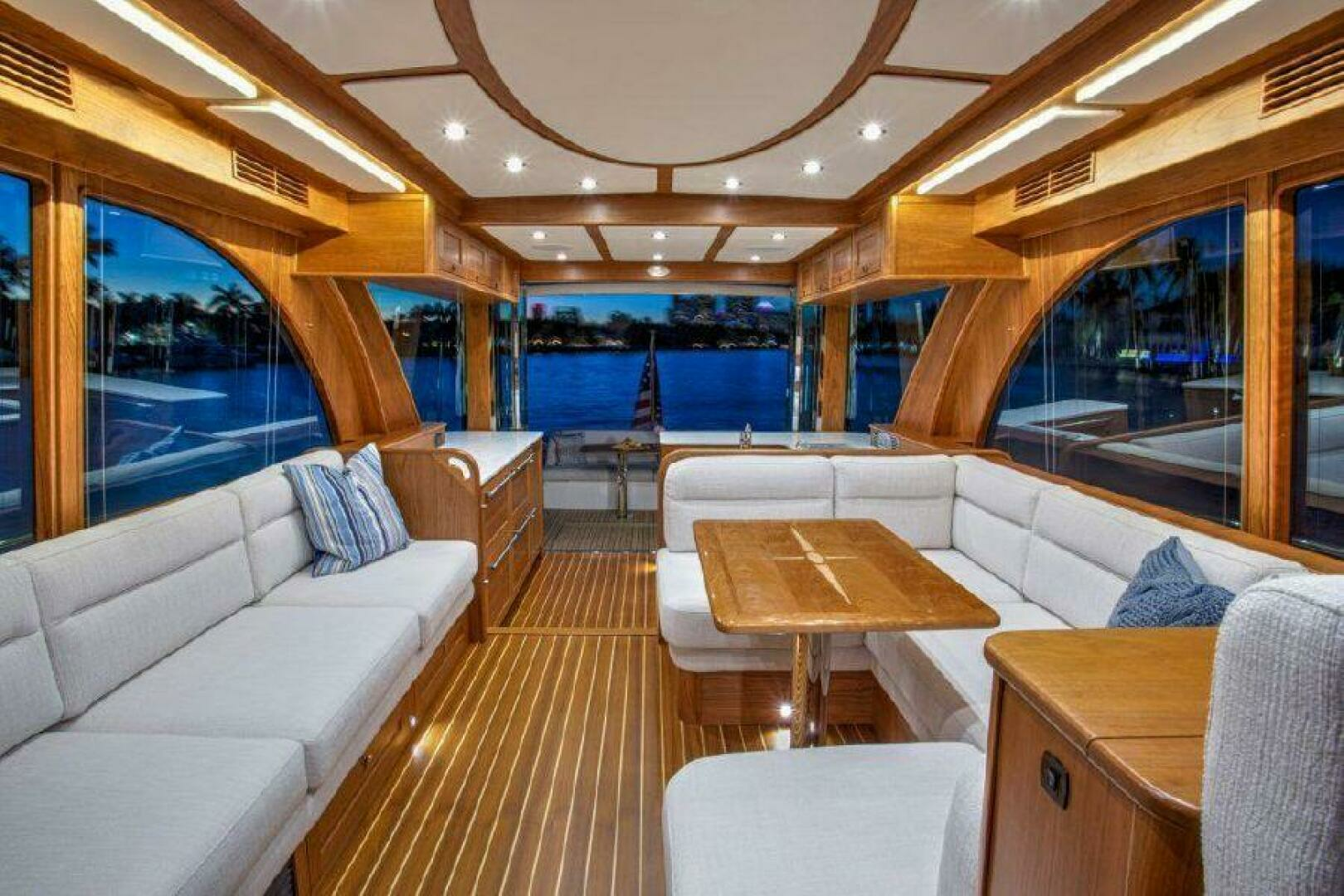 2027 Sabre 58 Salon Express - Image 7