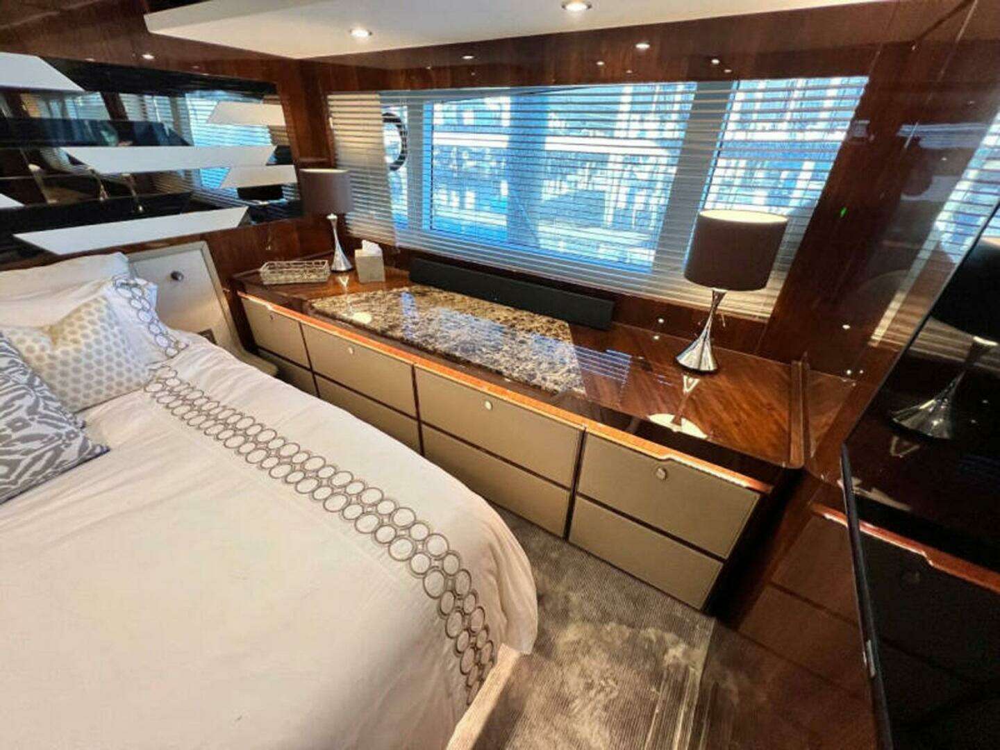 2020 Fairline Squadron - Image 46