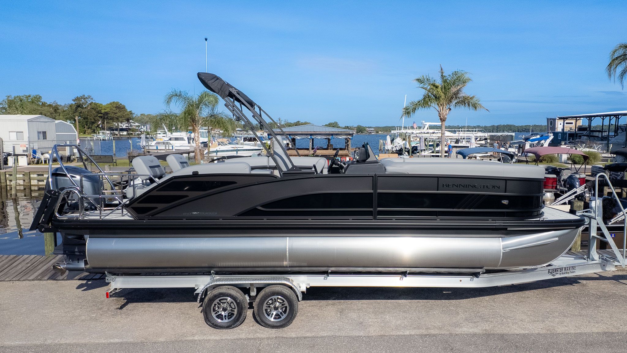 2026 Bennington 24 M Stern Lounge