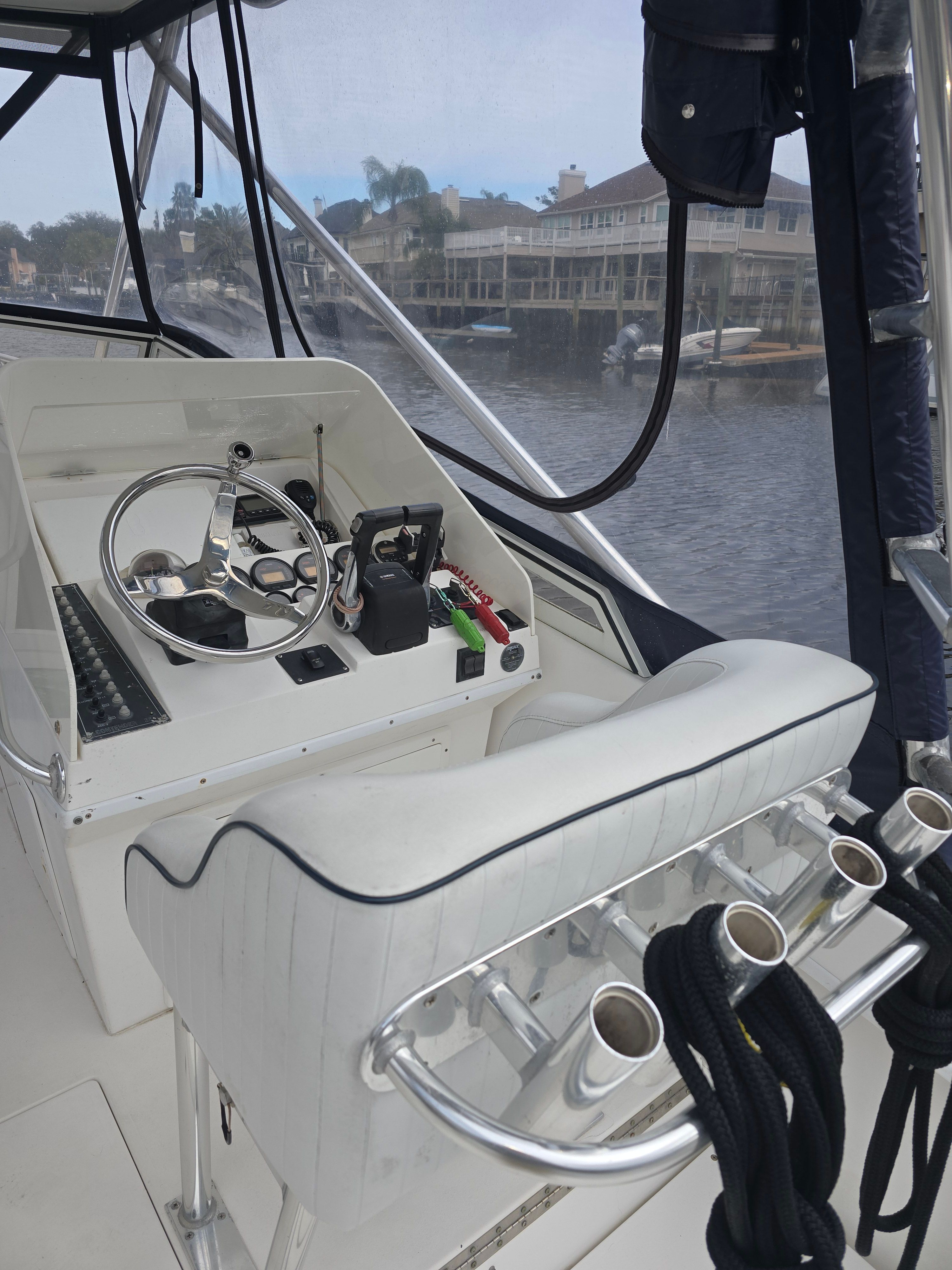 2005 Contender 35SC Express - 27