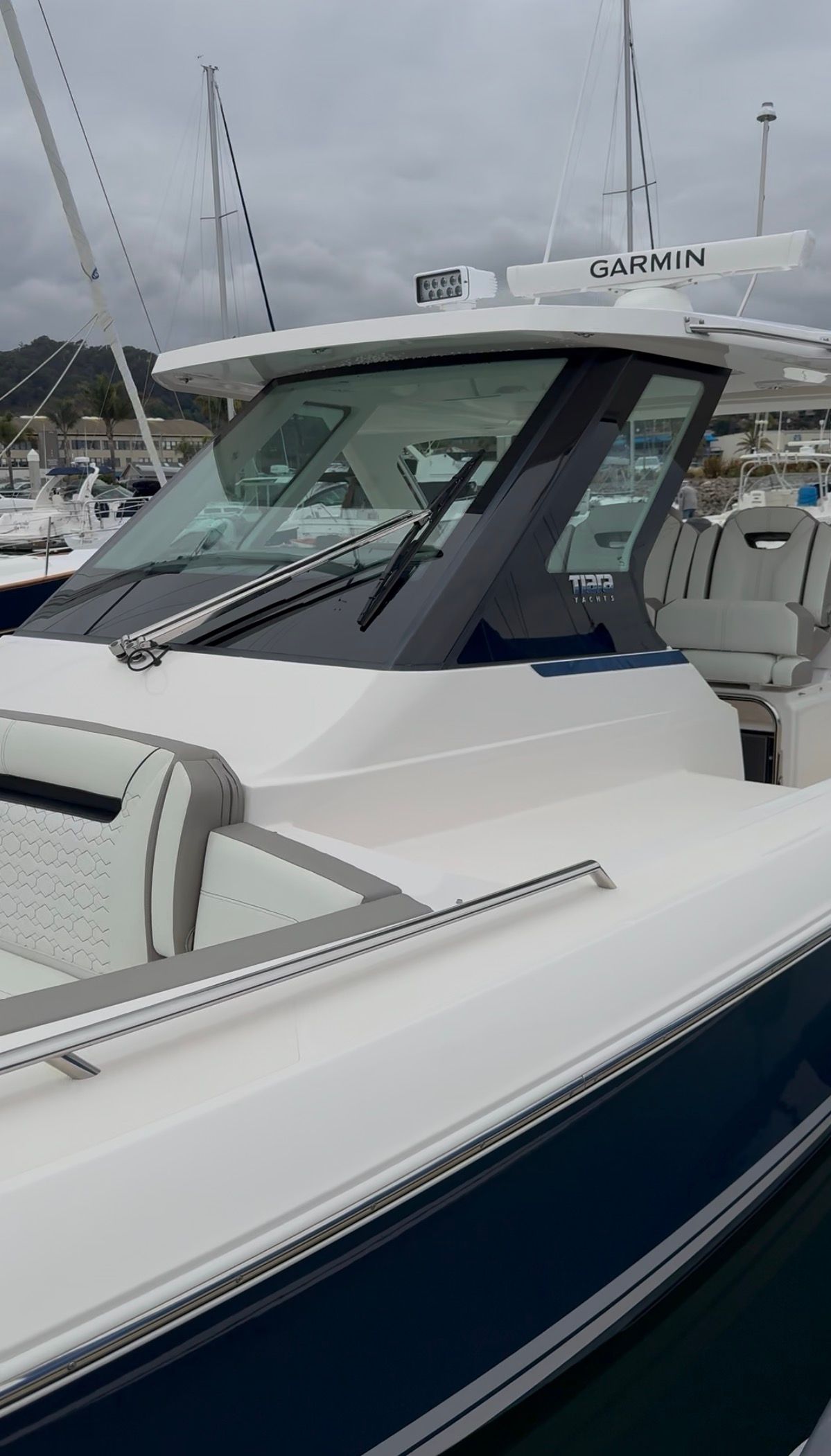 2024 Tiara Yachts 34 LS - 22