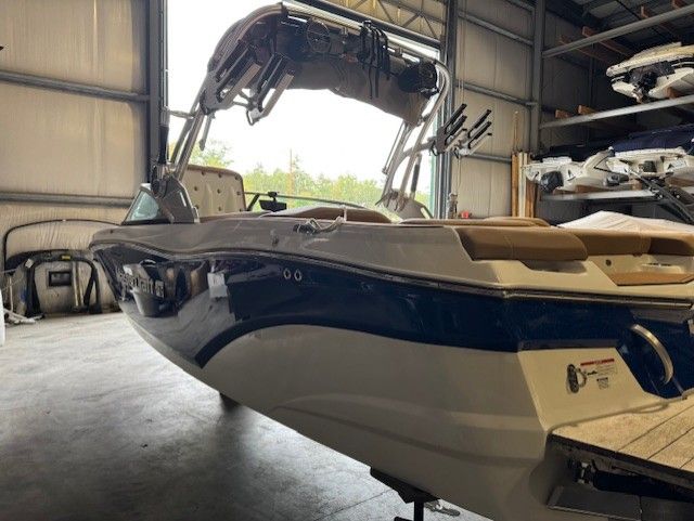 2020 MasterCraft XT22 - 7