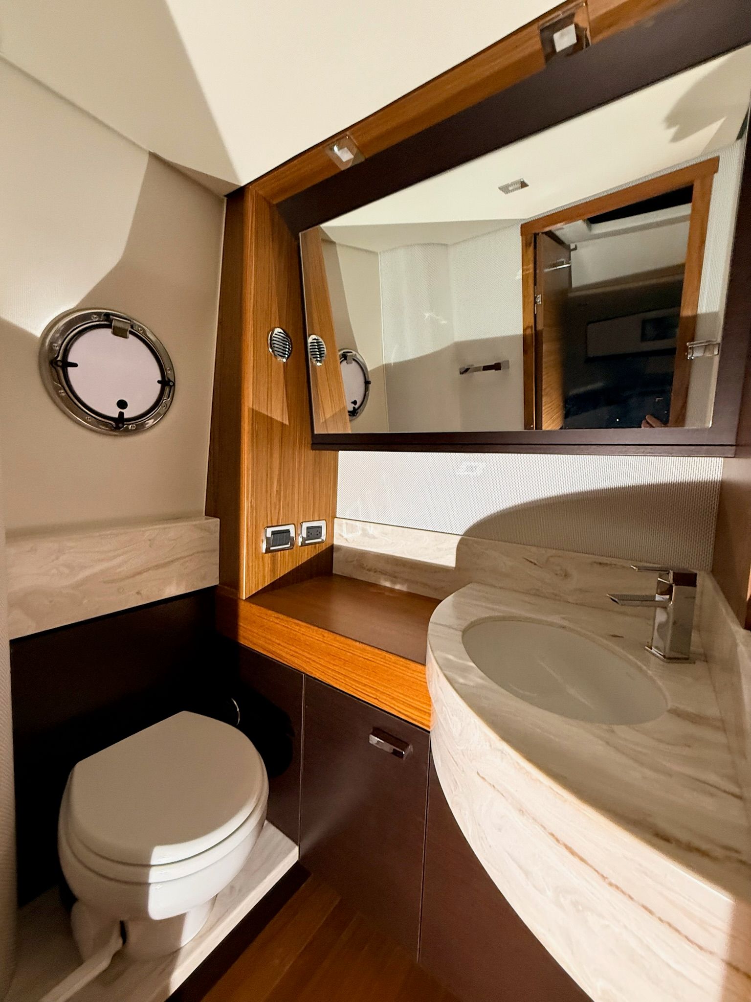 2017 Tiara Yachts Q44 - 22