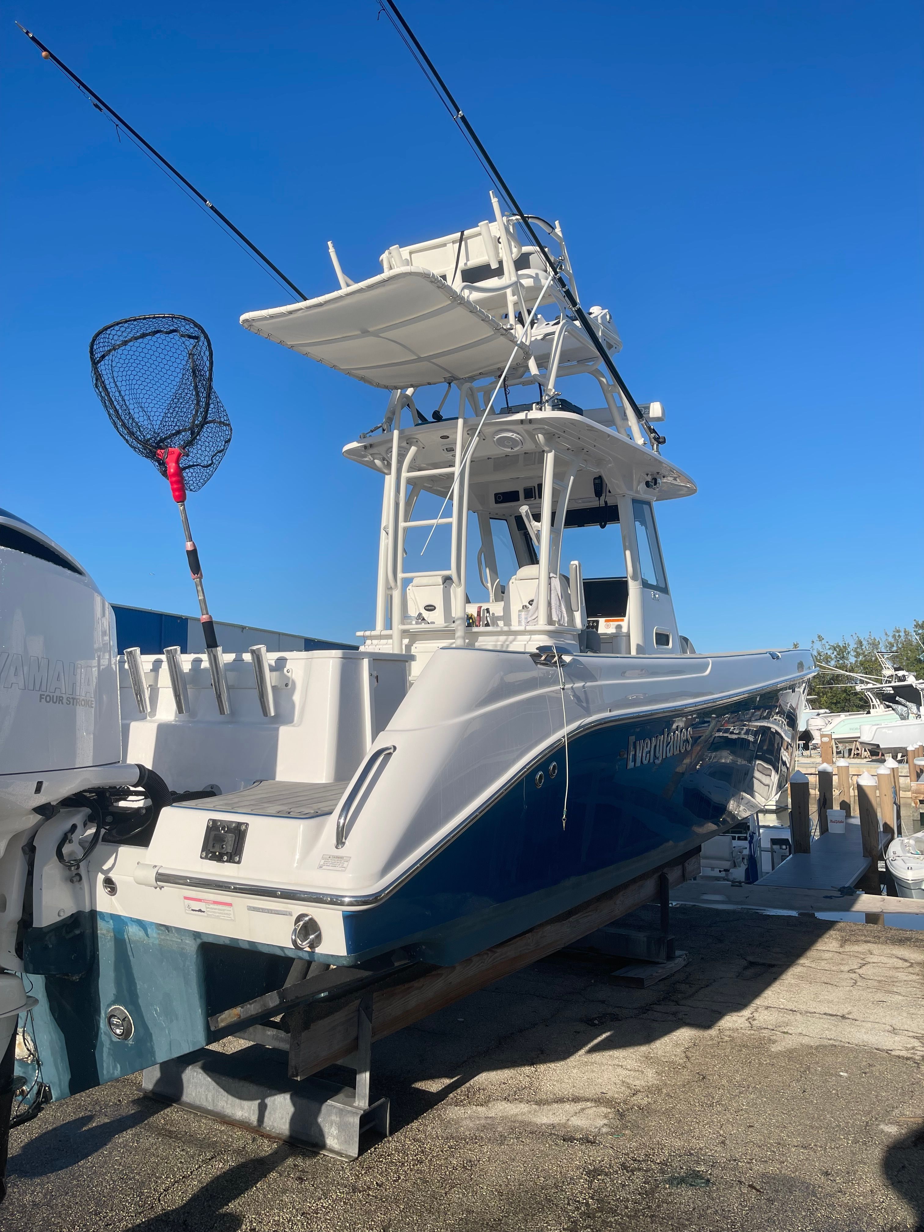2017 Everglades 325 Center Console - 33
