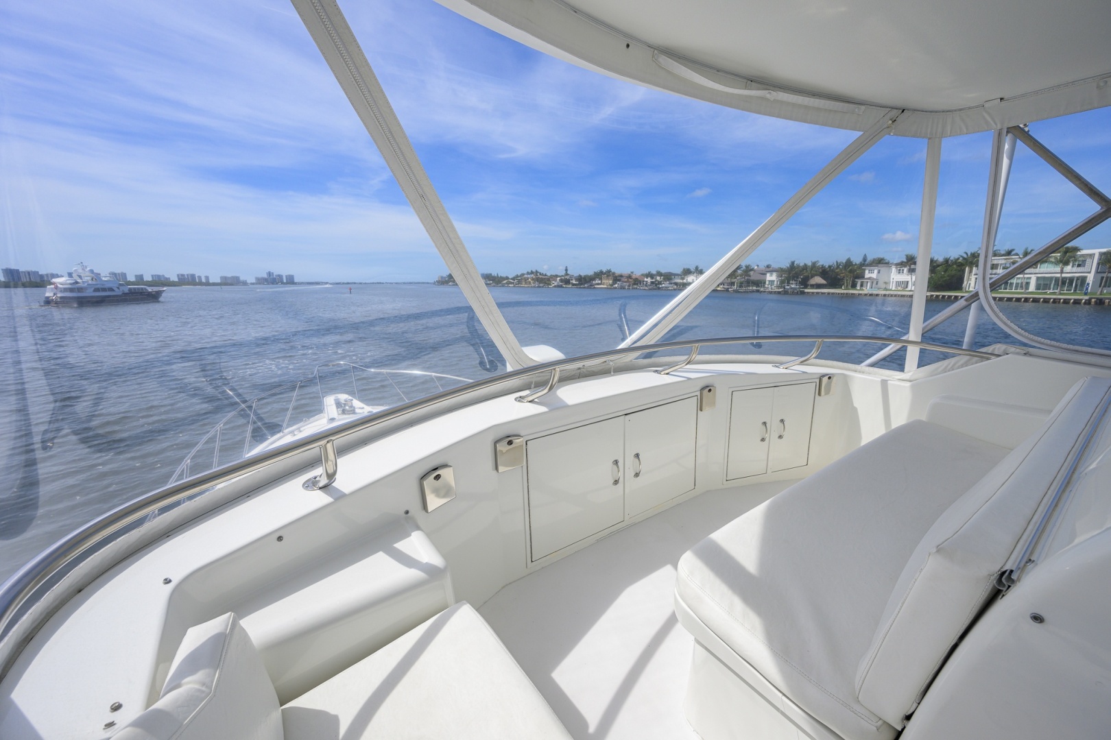 1992 Hatteras 46 Convertible - Image 14