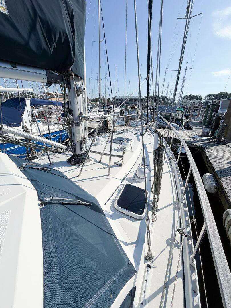 1986 Nauticat 40 Cutter Ketch Pilothouse - Image 9