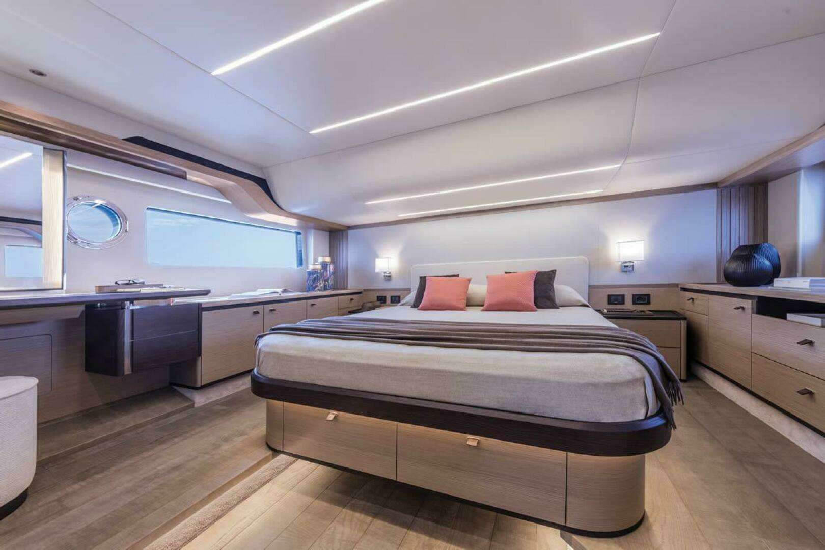 2027 Absolute 53 Navetta - Image 5