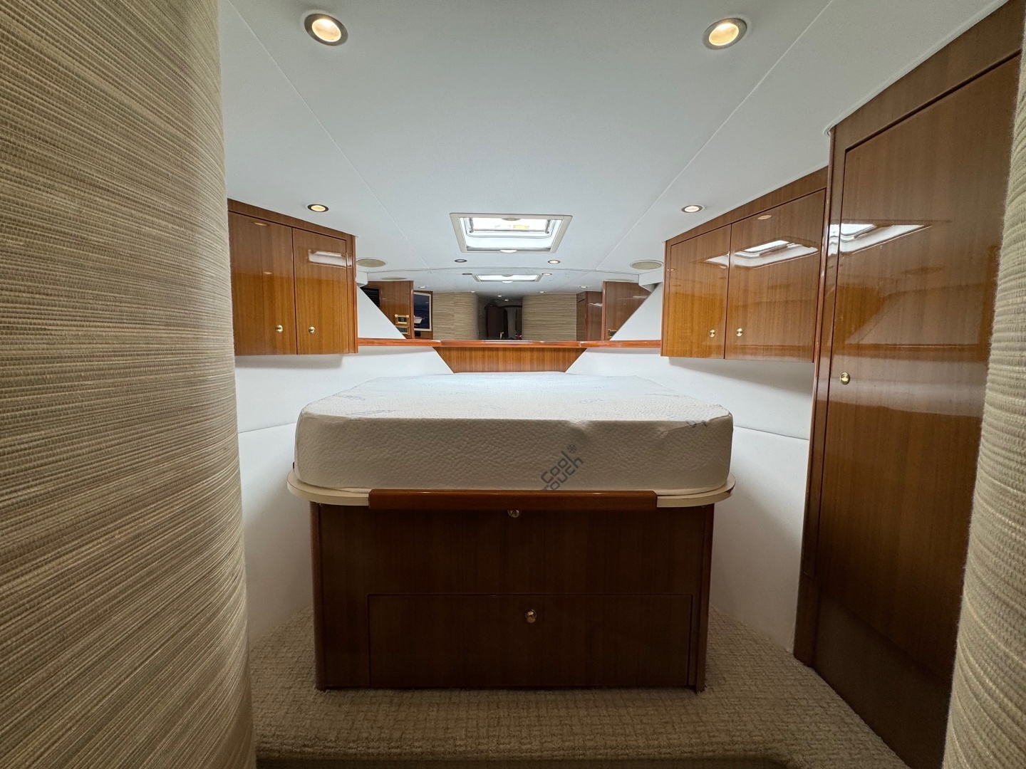 2007 Viking 52 Convertible - Image 17