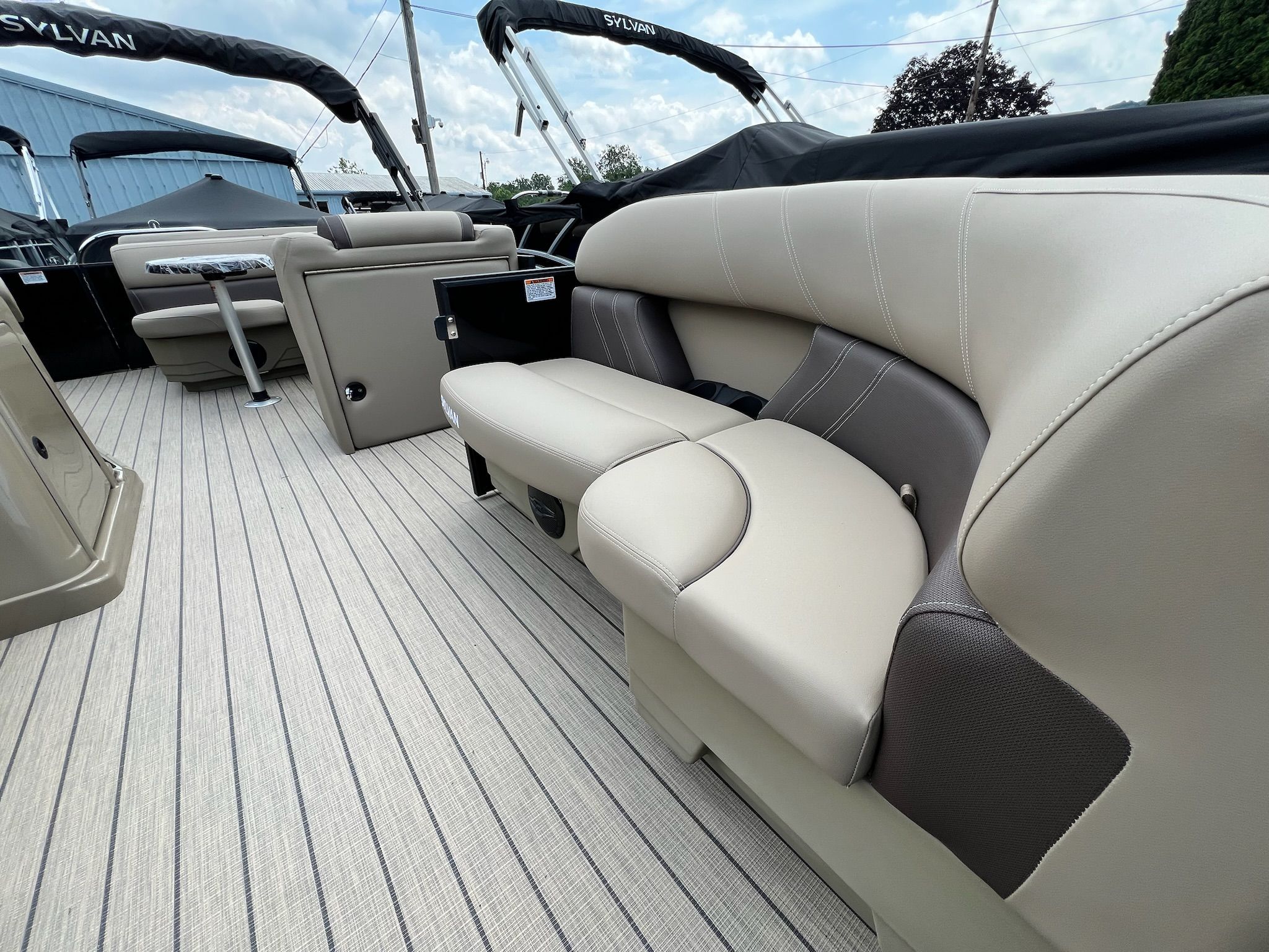 2026 Sylvan Mirage 8520 Cruise - 41