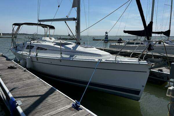 2004 Hunter 33