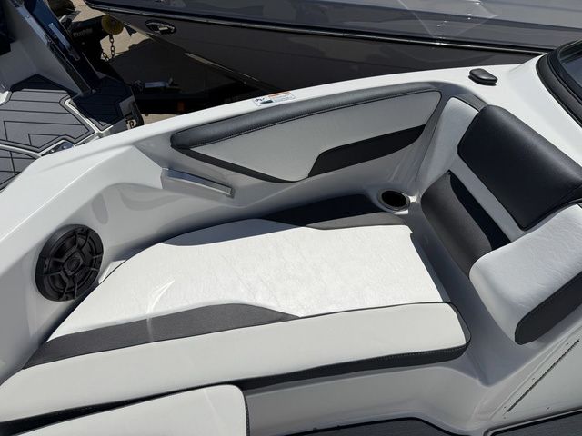 2026 Yamaha Boats AR195 - 36