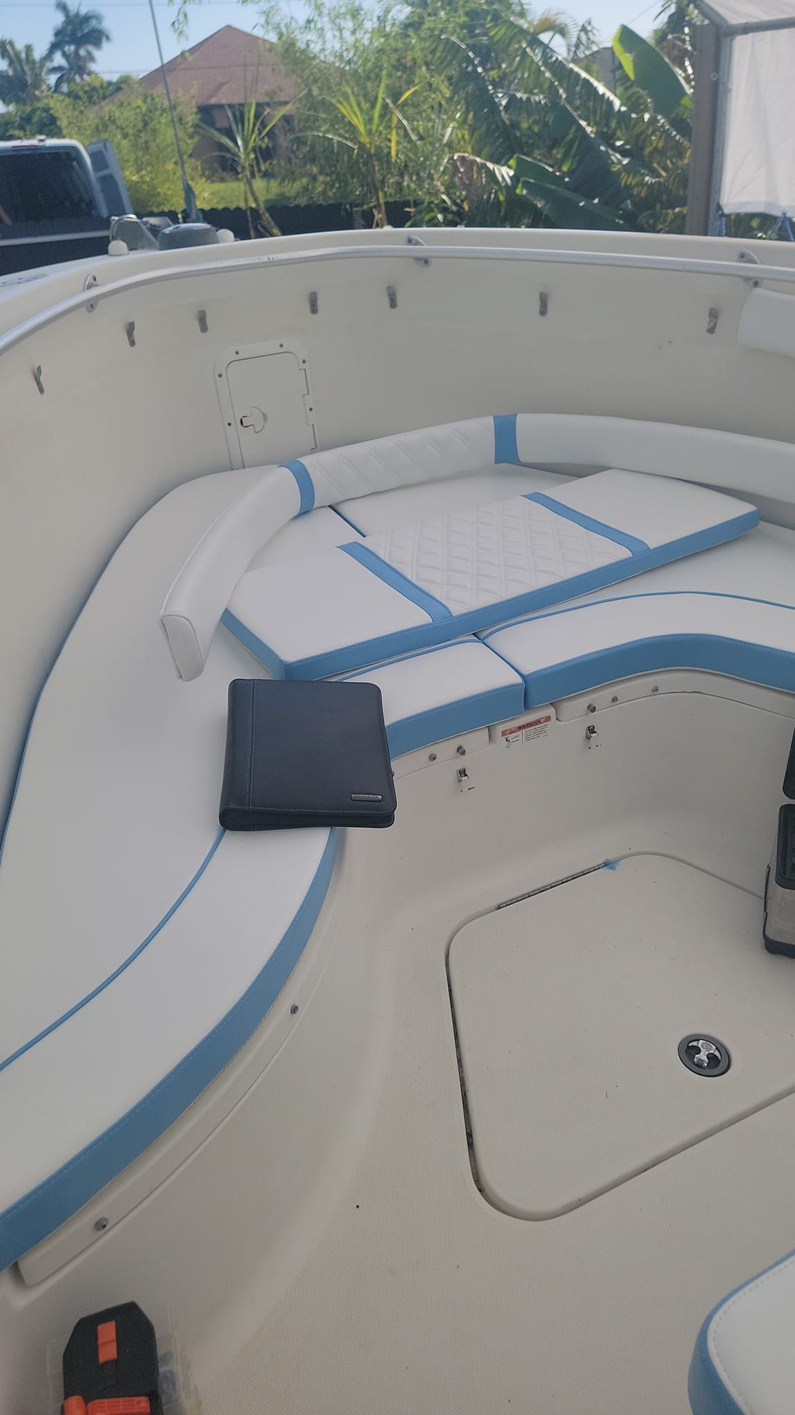 Interior view of a 2005 Hydra-Sports Vector 2800 CC boat.