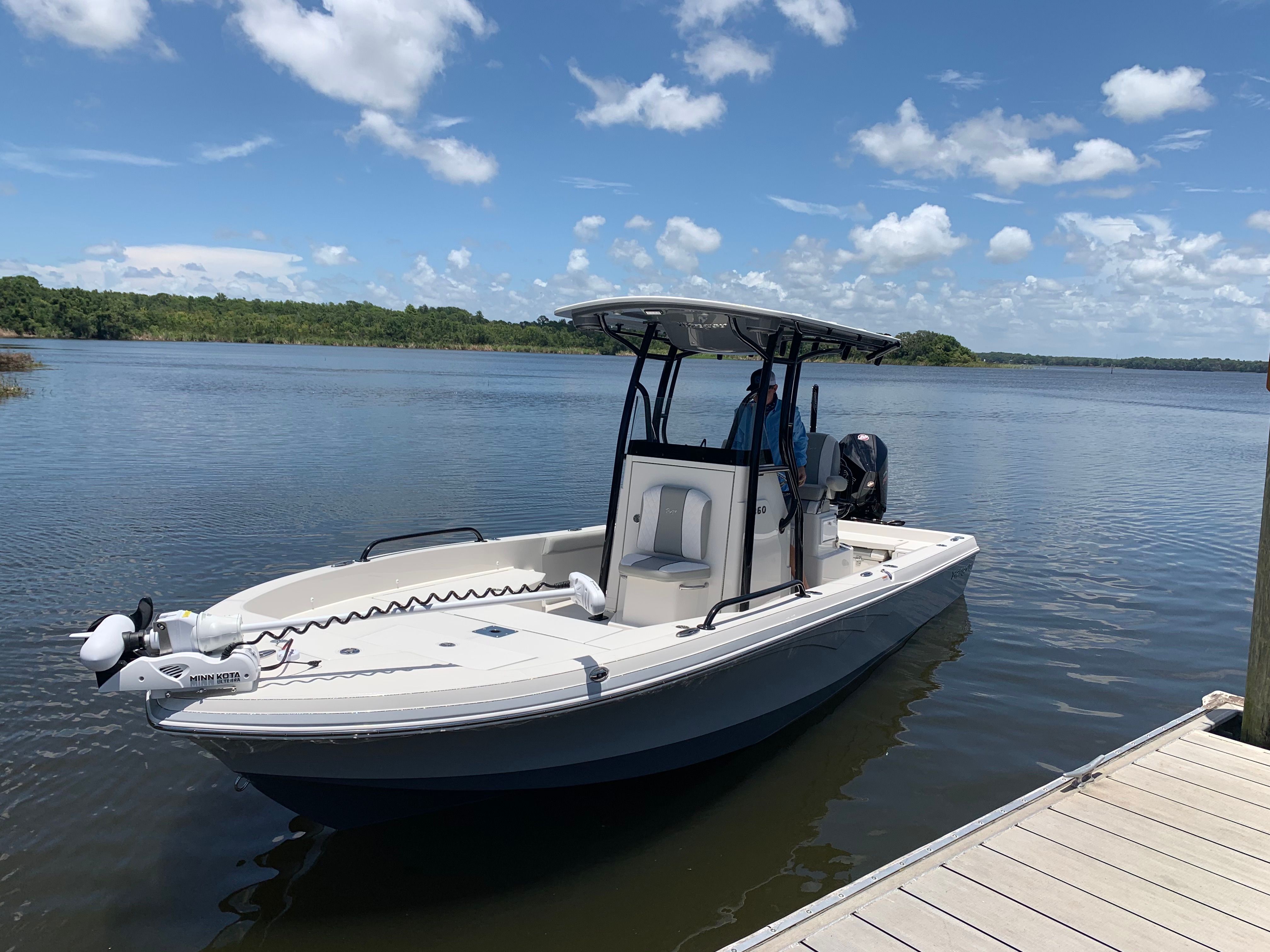 2020 Ranger 2360 Bay
