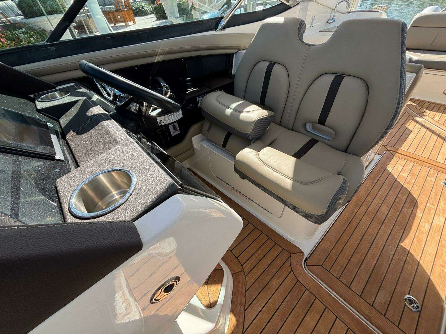 2016 Sea Ray 350 SLX - Image 14