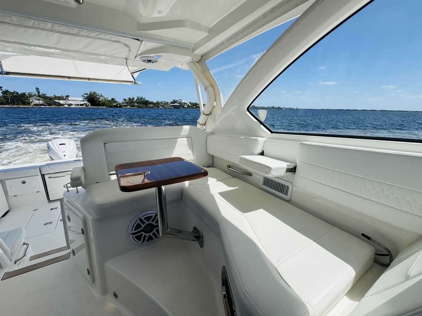 2021 Pursuit OS 355 - Image 32