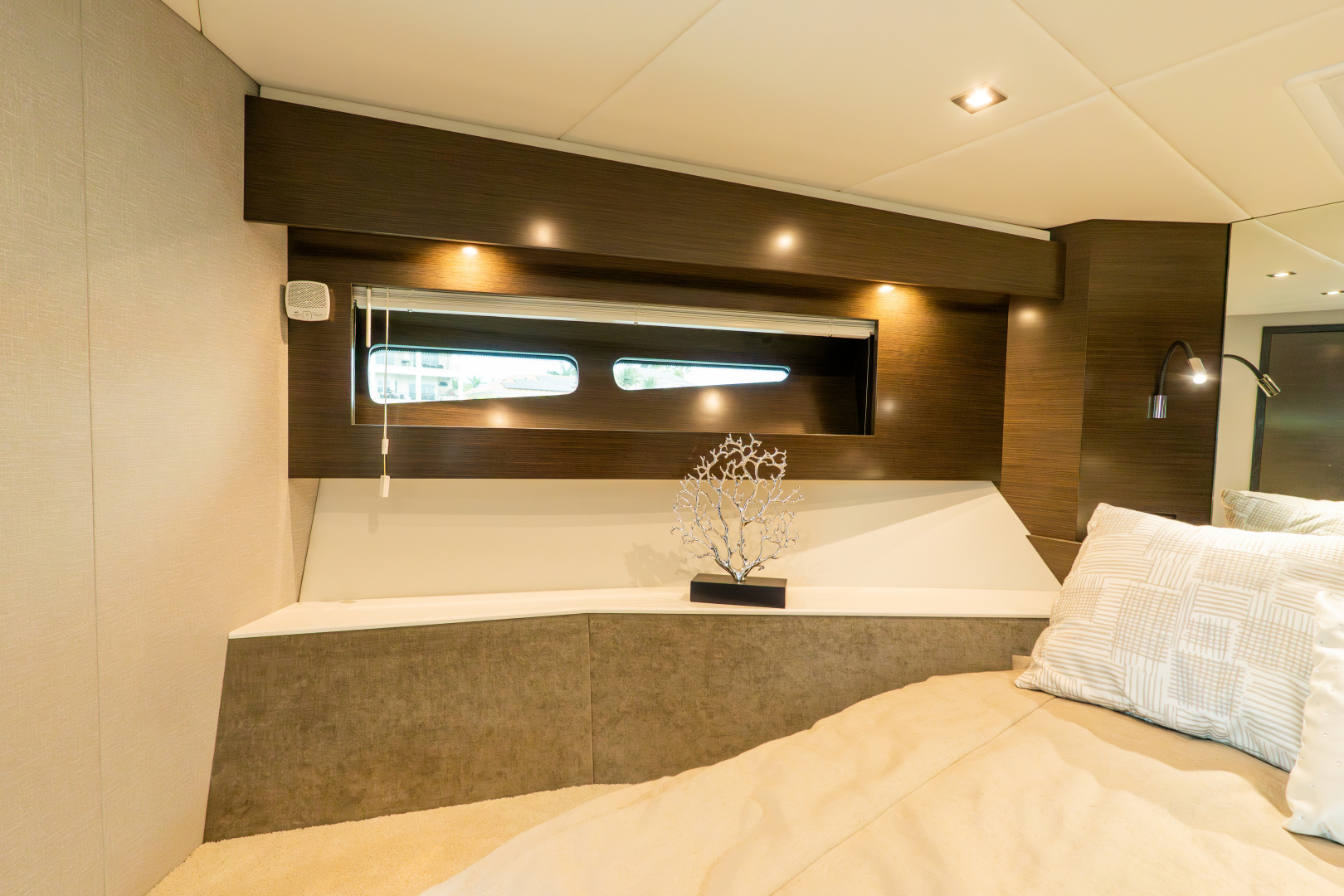 2018 Cruisers Yachts 50 CANTIUS - Image 69