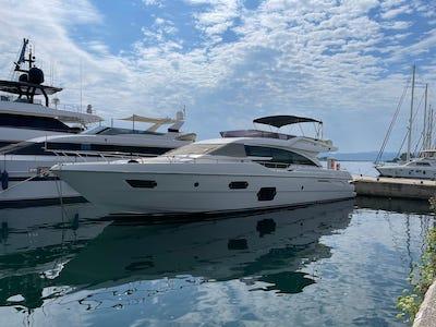 2012 Ferretti Yachts 690