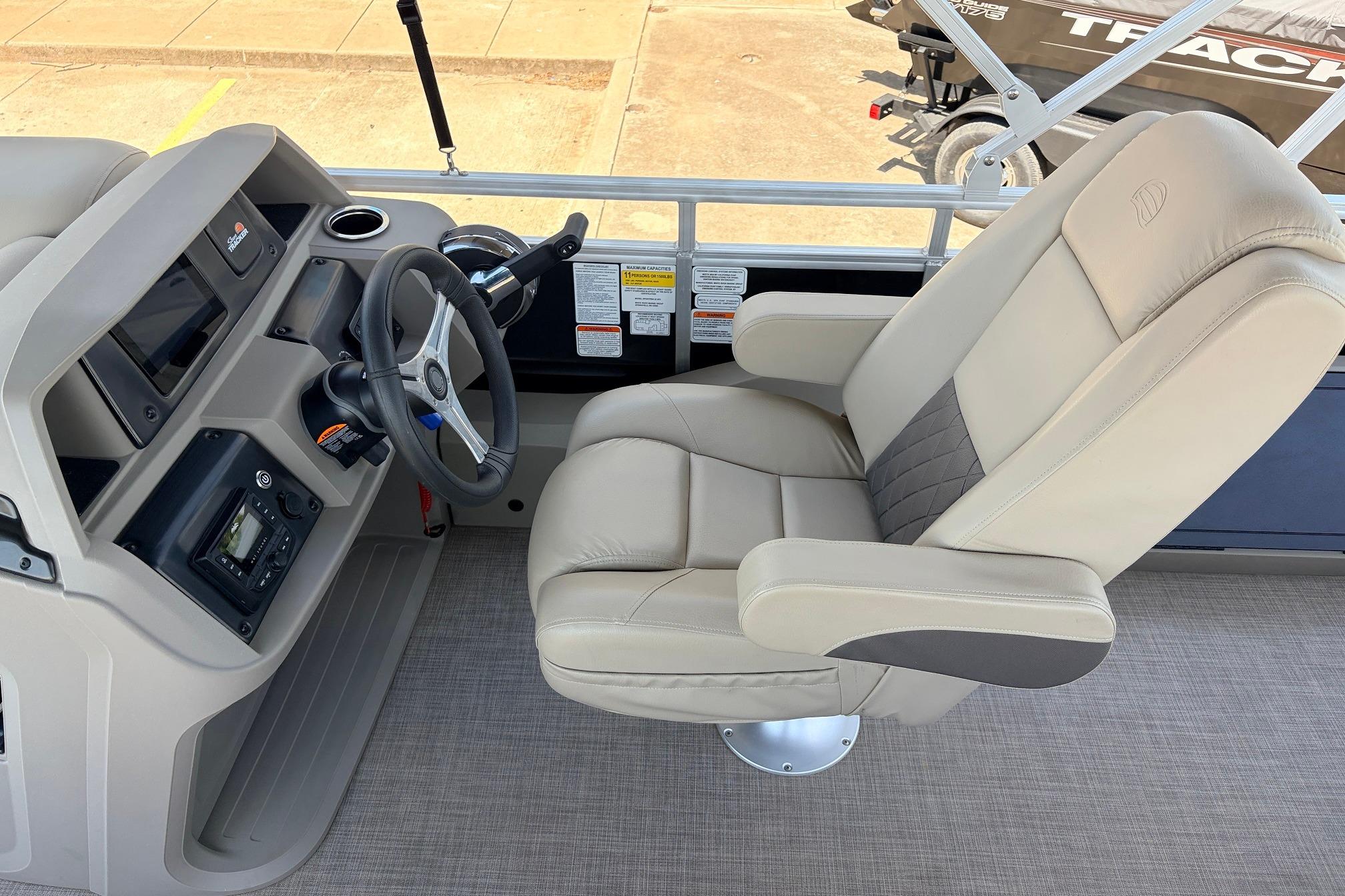 2024 Sun Tracker SportFish 22 XP3 helm with plush captain's chair and modern controls.