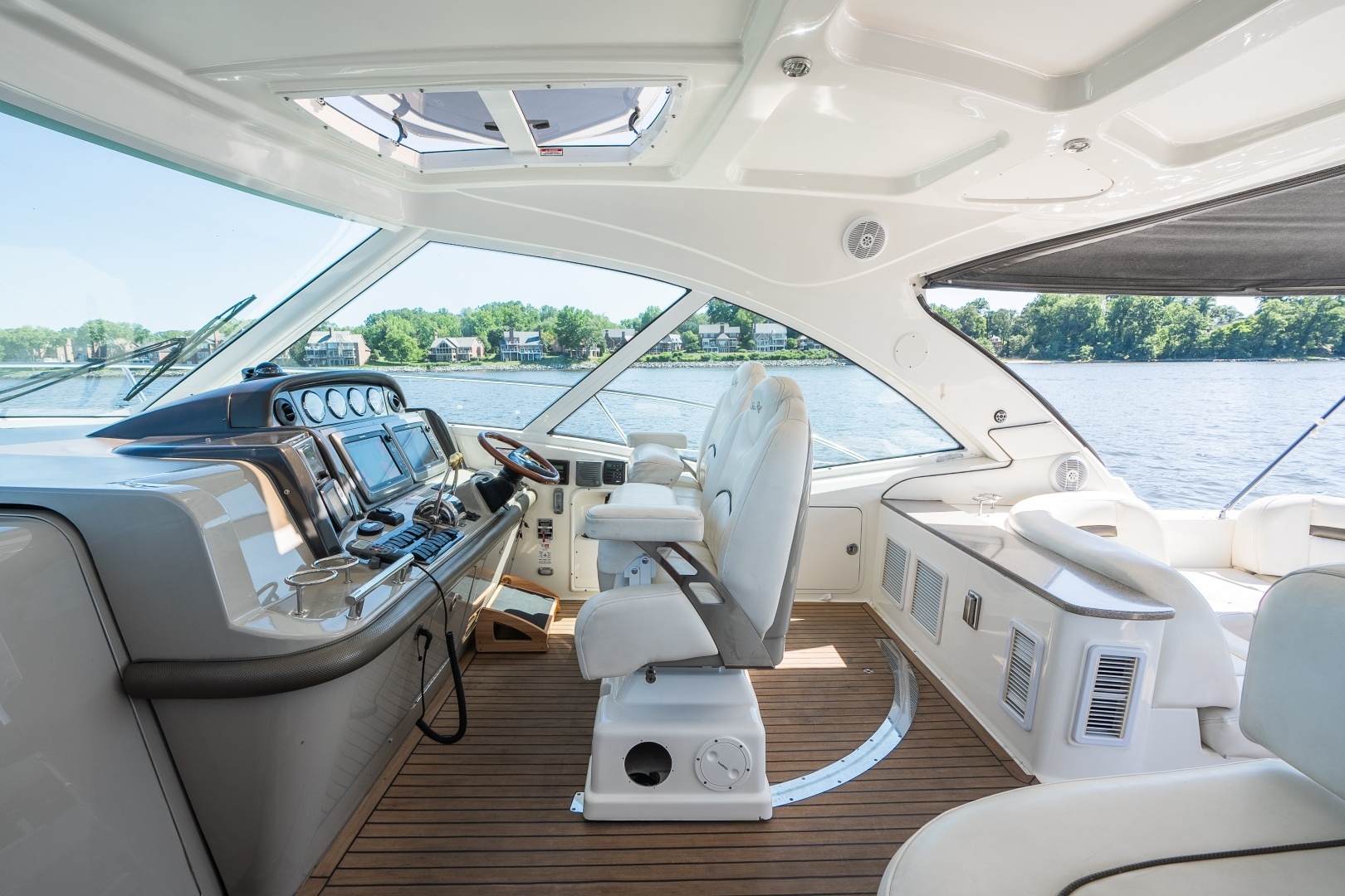 2005 Sea Ray 480 Motor Yacht - Image 26