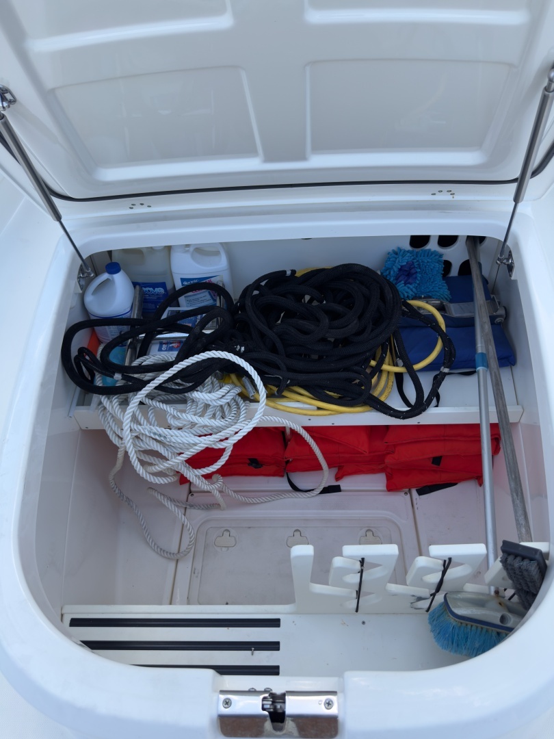 2016 Boston Whaler 350 Outrage - Image 18
