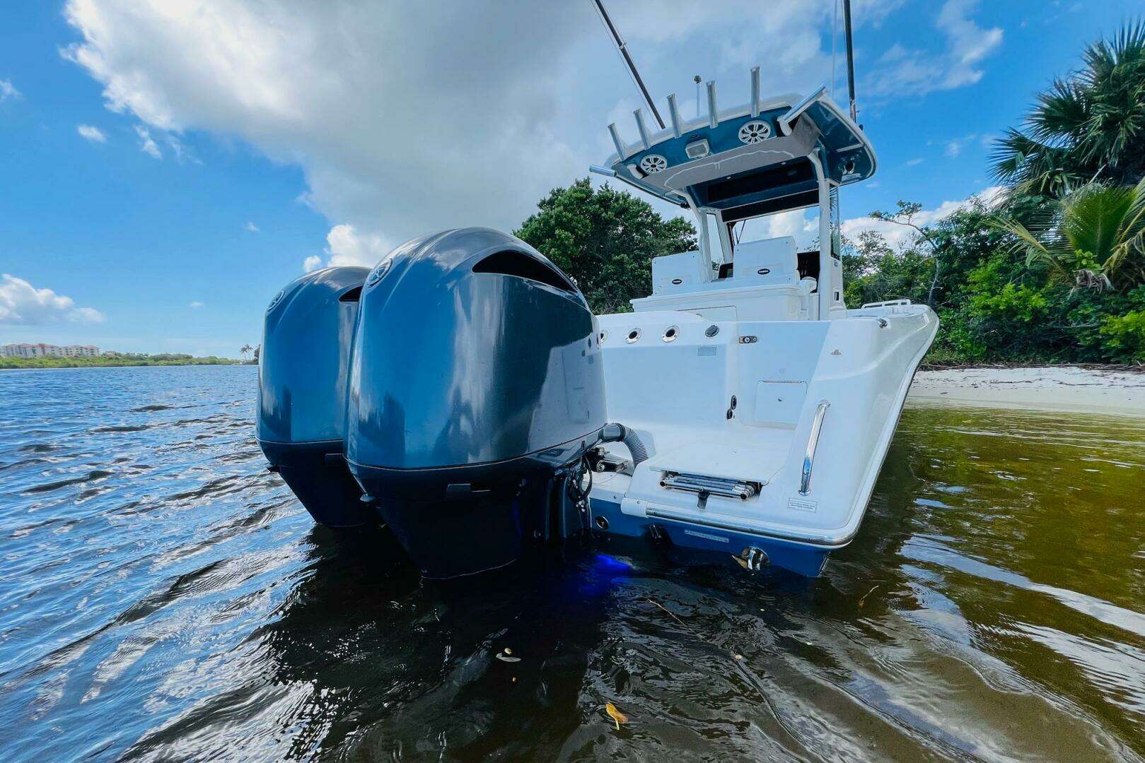 2012 Everglades 295 Center Console - Image 11