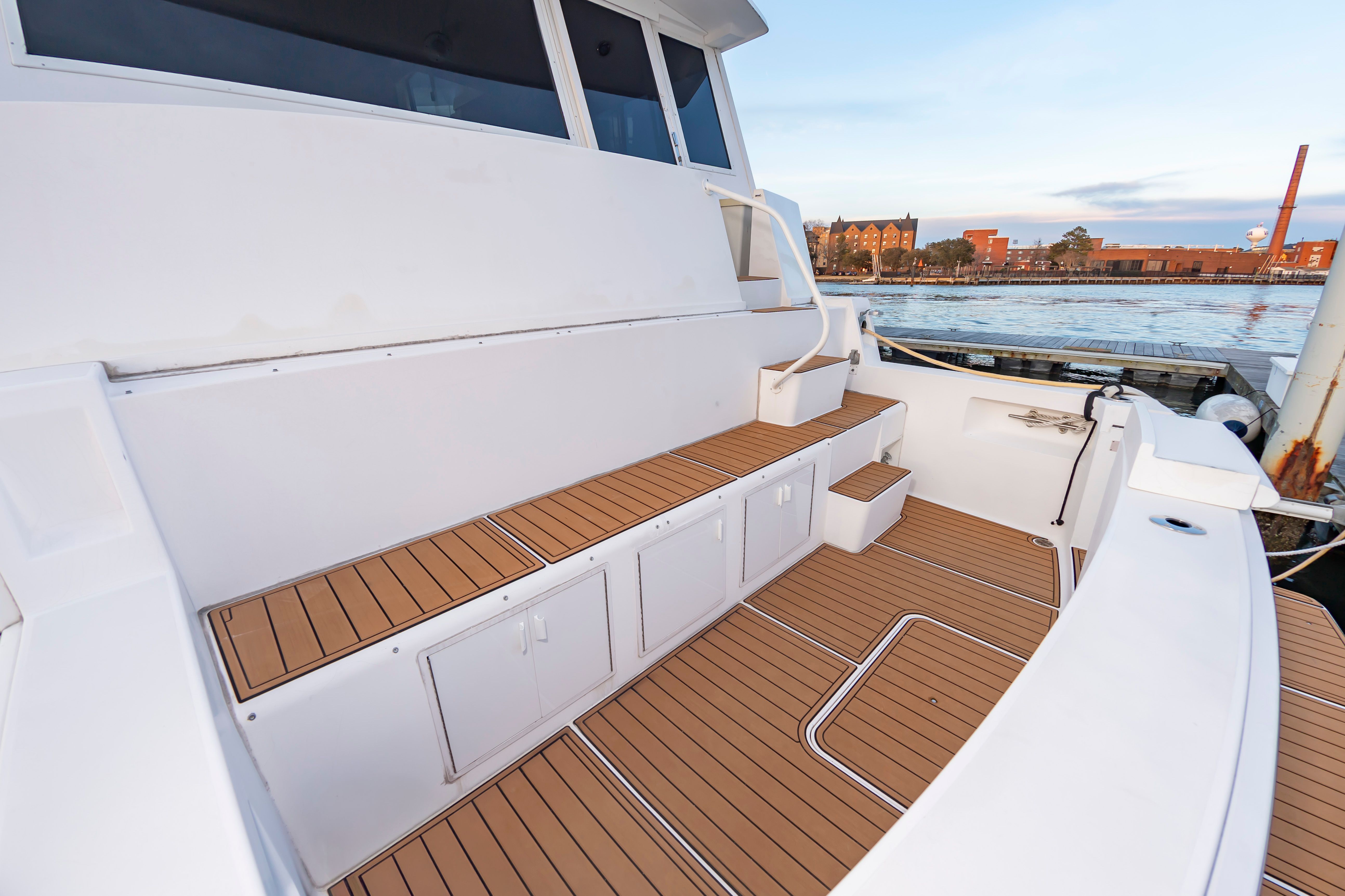 2000 Viking Cockpit Sport Yacht - 5