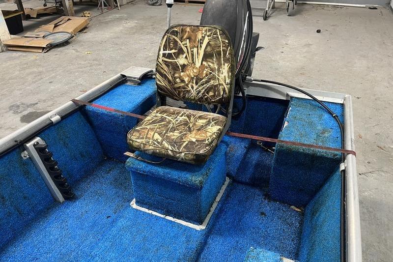 2006 SCANDY WHITE 1310 boat interior with camouflage seat and blue carpet.