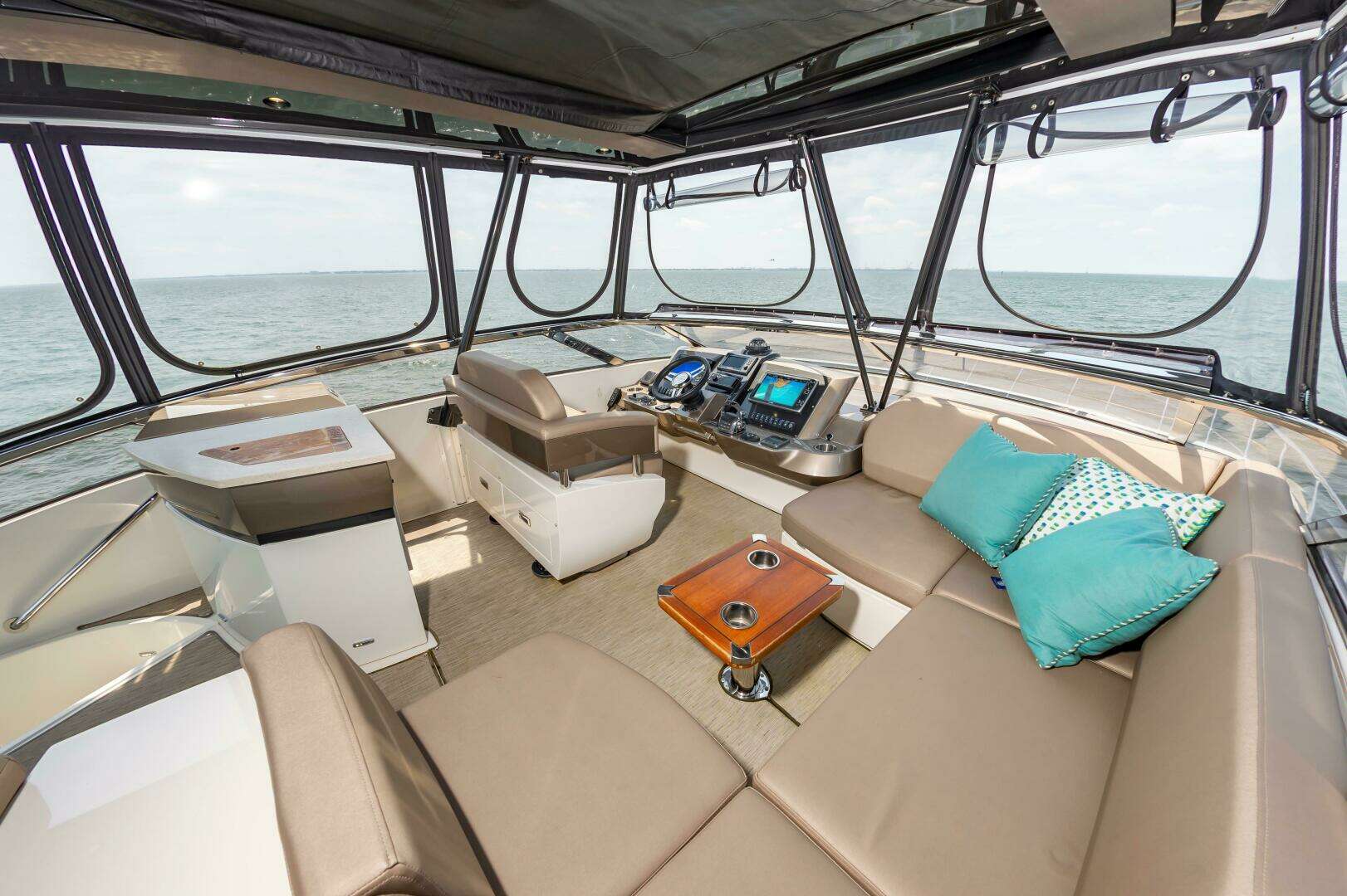2013 Marquis 63 Sport Yacht - Image 13