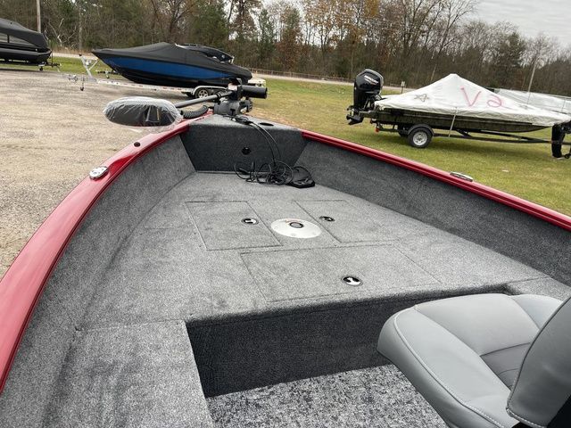 2026 Tracker Super Guide V 16 T - 13