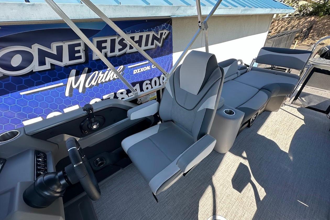 2026 Tahoe Pontoon LTZ Quad Lounger Shift 23 interior with luxurious seating and modern design.