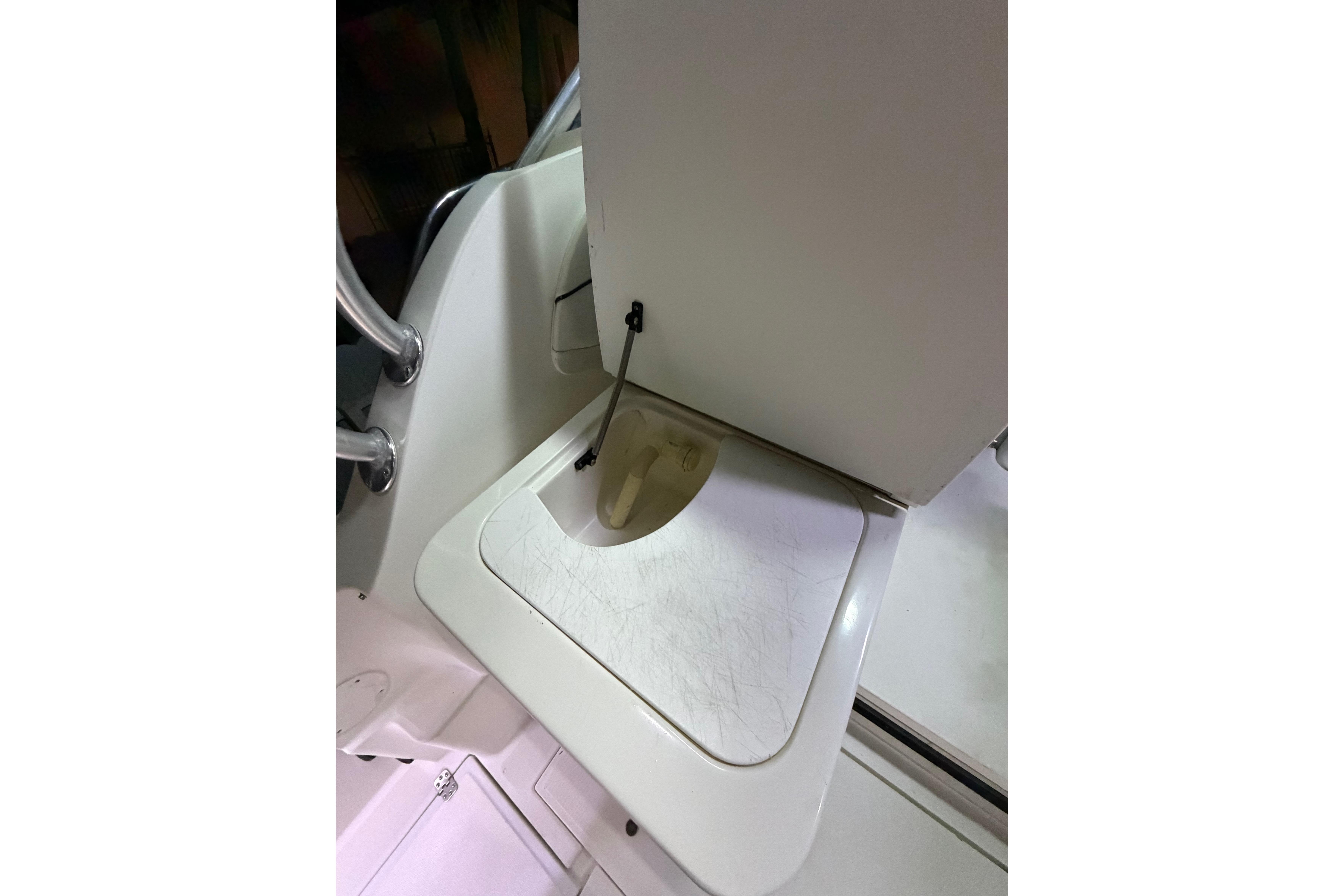 2001 Wellcraft 270 Coastal O/B boat interior compartment detail.